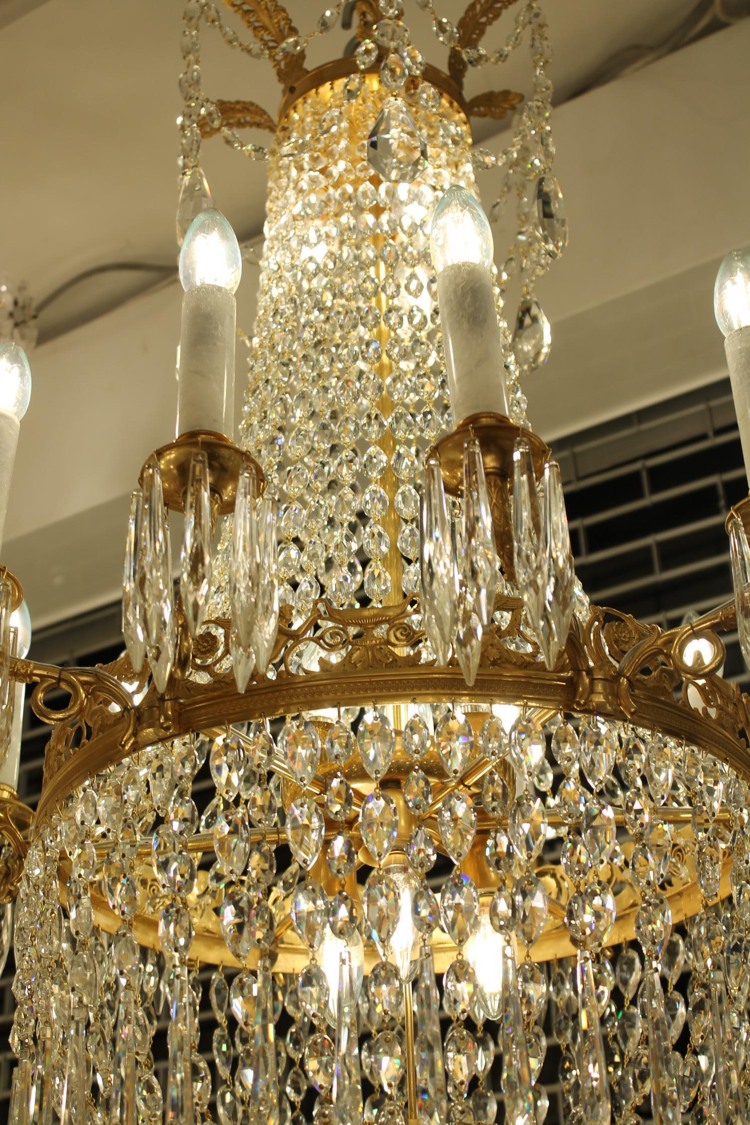 Fine XIX secolo Bellissimo lampadario a 12 bracci in cristallo francese in vendita