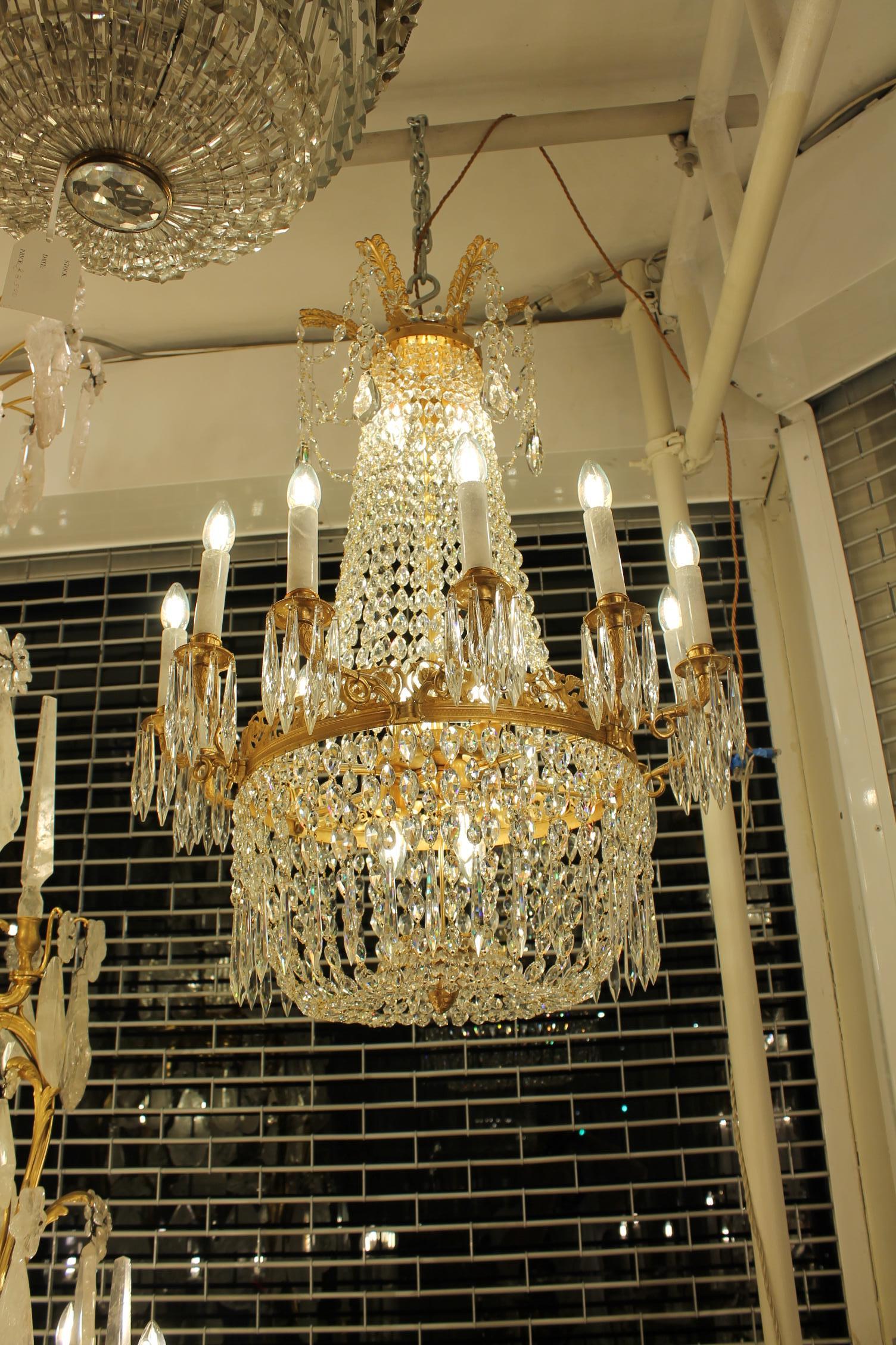 Cristallo Bellissimo lampadario a 12 bracci in cristallo francese in vendita