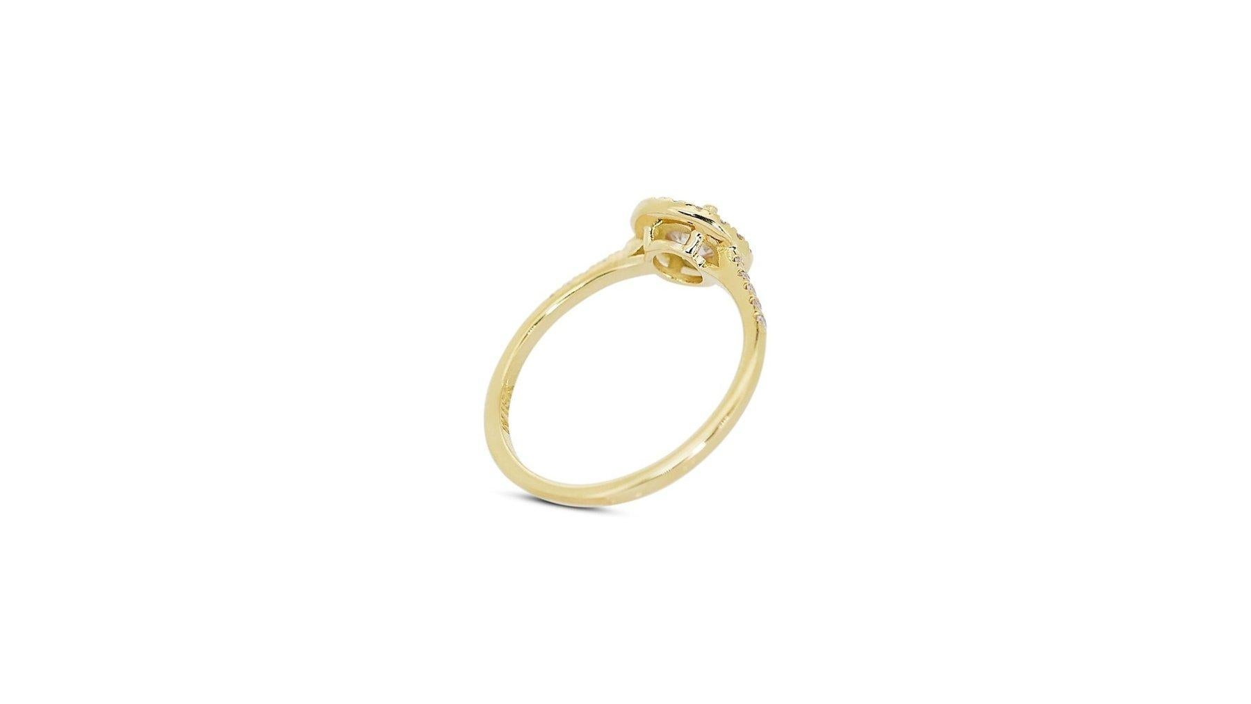 Beautiful 1.27ct Triple Excellent Ideal Cut Diamond Halo Ring in 18k Yellow Gold For Sale 1