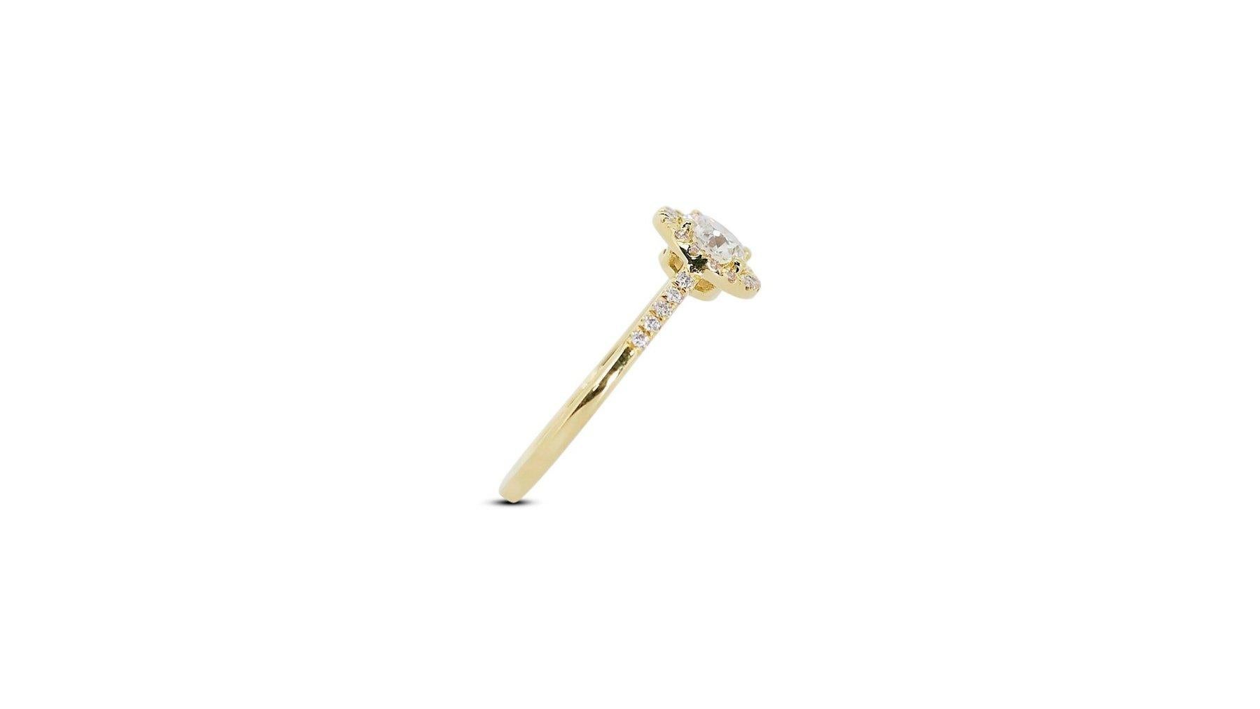 Beautiful 1.27ct Triple Excellent Ideal Cut Diamond Halo Ring in 18k Yellow Gold For Sale 2