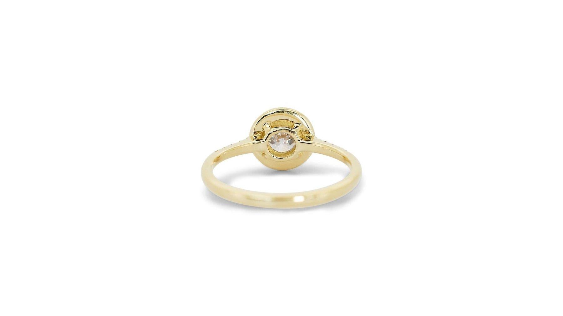 Beautiful 1.27ct Triple Excellent Ideal Cut Diamond Halo Ring in 18k Yellow Gold For Sale 3