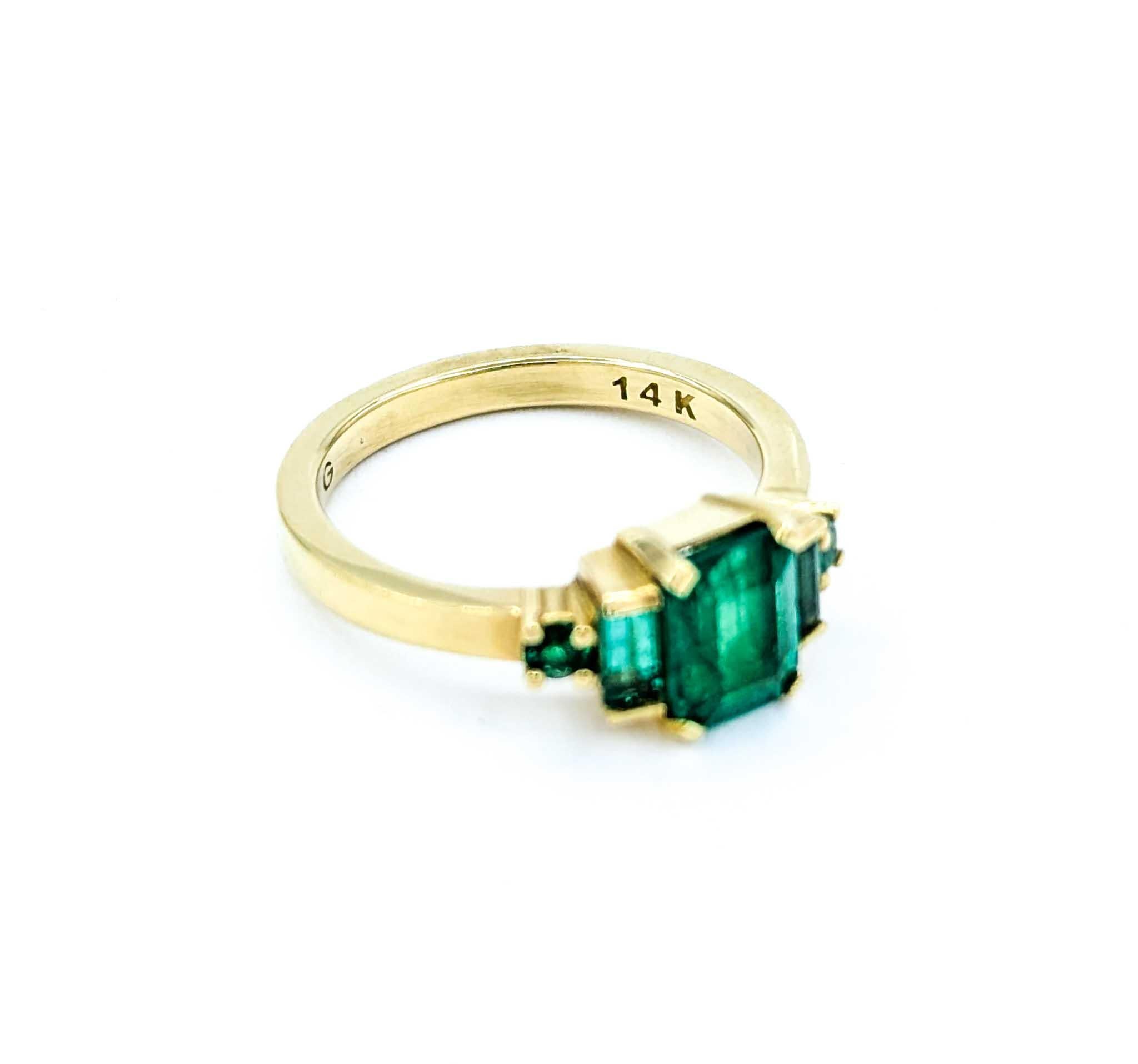 Schöner 1,35ctw Smaragd Ring in 14K Gold von SKYDOG im Angebot 1
