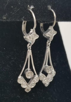 Schöne Ohrringe aus 14 Karat Weißgold mit Diamanten im Art-déco-Stil