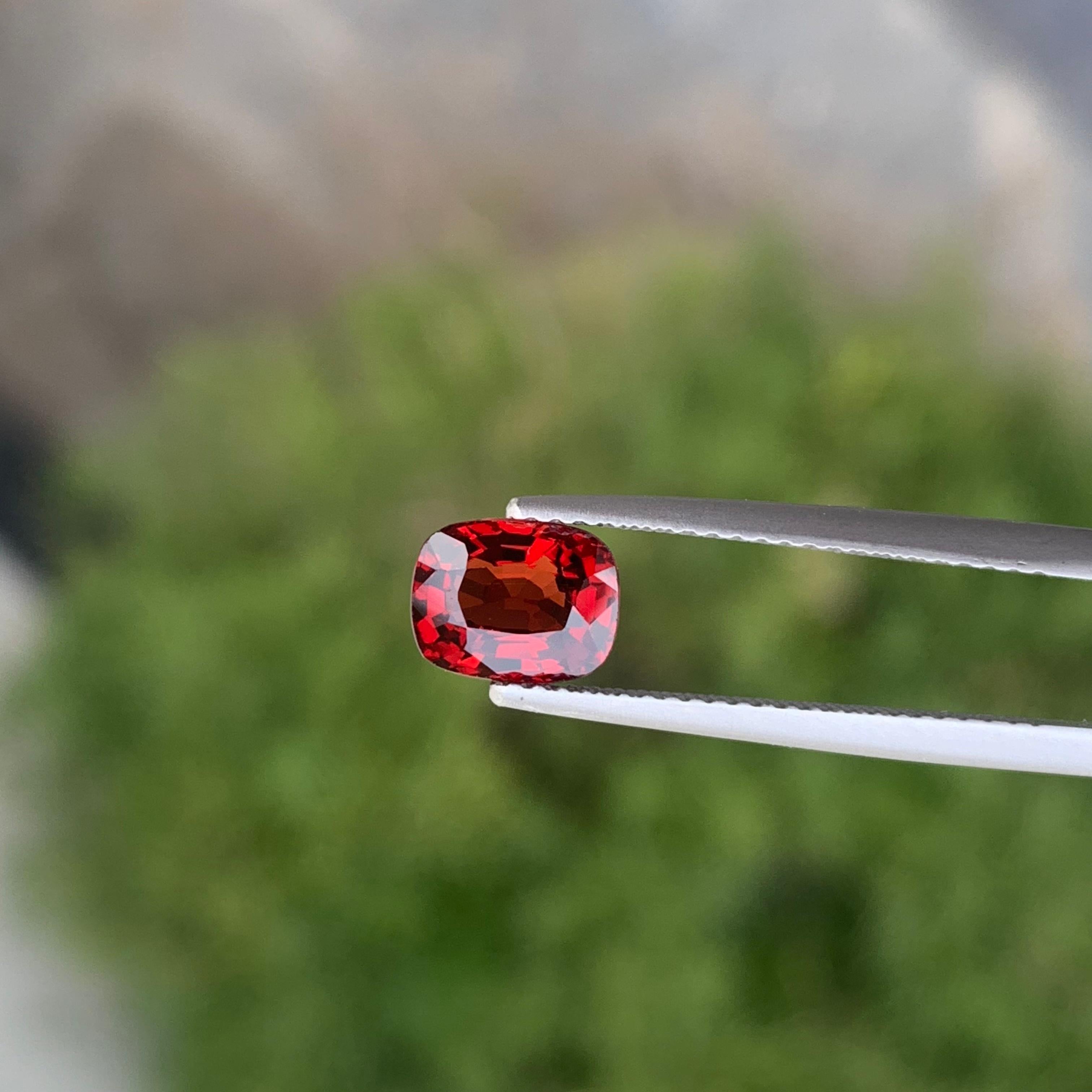Preciosa espinela roja suelta natural de 1,45 quilates de Birmania Myanmar en forma de cojín en venta 9