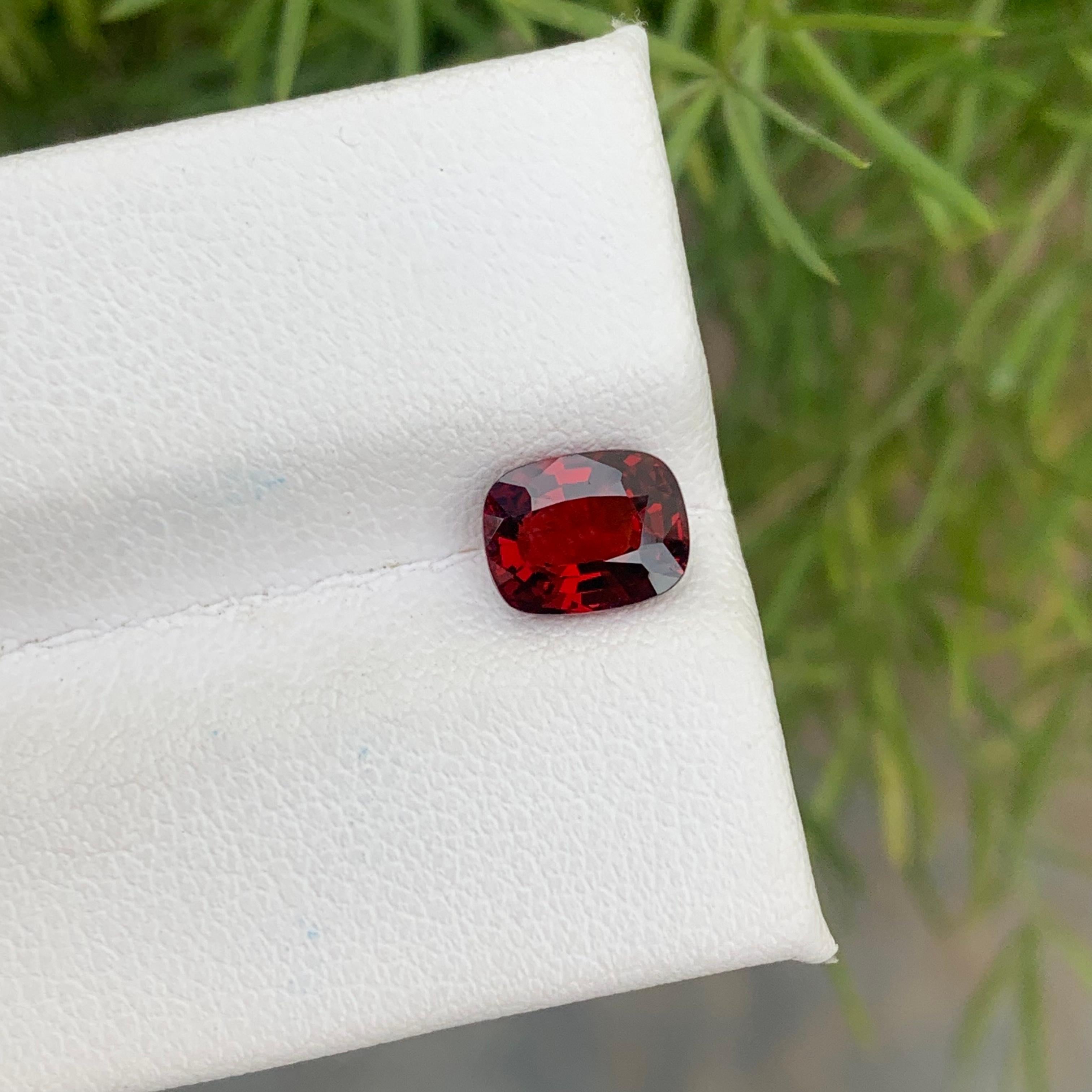 Preciosa espinela roja suelta natural de 1,45 quilates de Birmania Myanmar en forma de cojín Corte cojín en venta