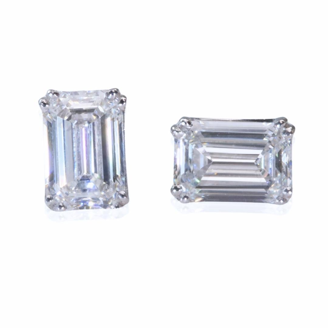 Beautiful 1.49ct Diamond Stud Earrings in 18k White Gold - GIA Certified

Experience the ultimate luxury with these exquisite diamond stud earrings, set in 18k white gold for a timeless, elegant look. Each earring features an emerald cut diamond,