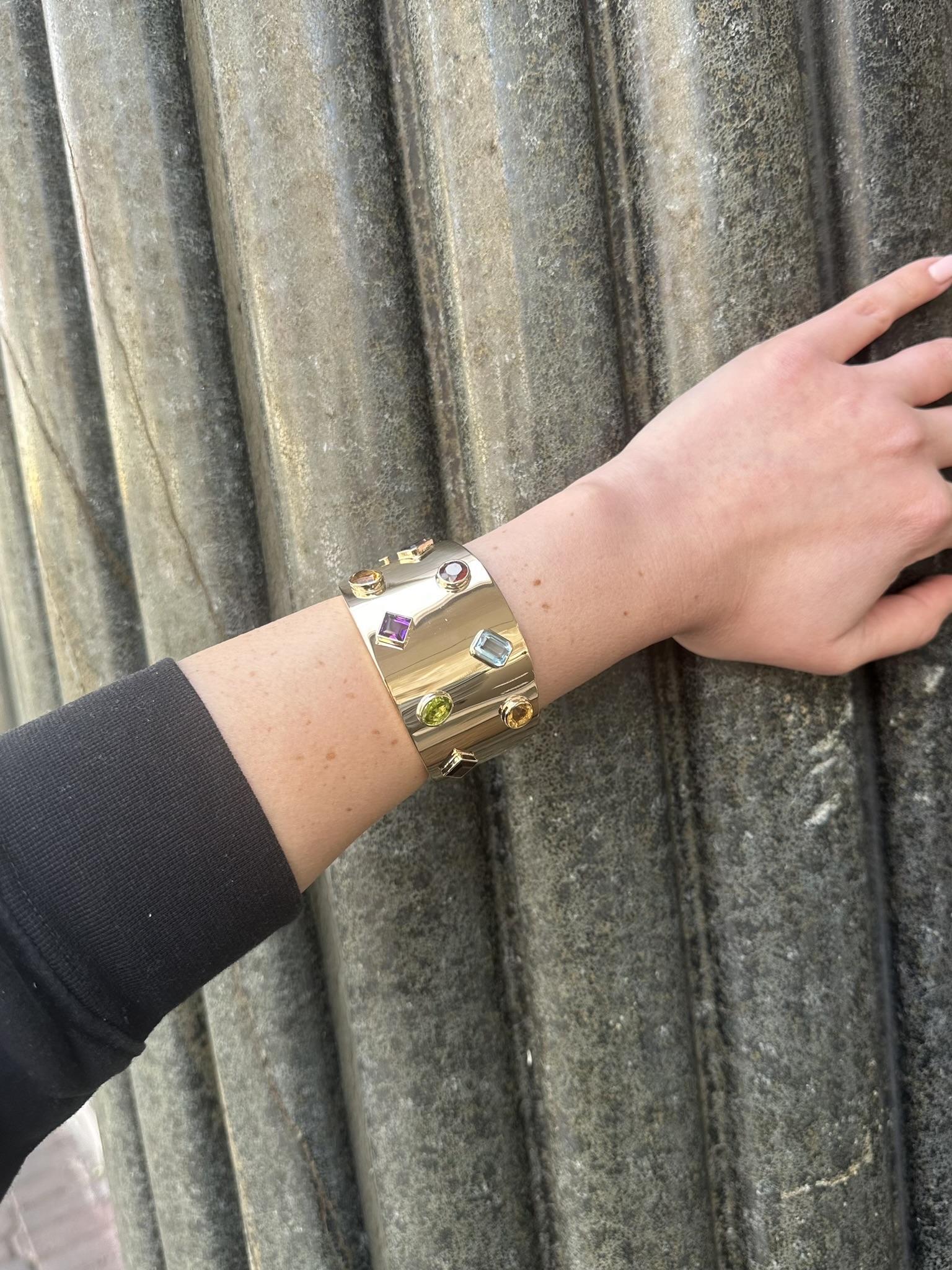 Beautiful 14k Gold Colorful Natural Gemstones Polished Wide Open Hinged Bracelet In Excellent Condition In Montclair, NJ