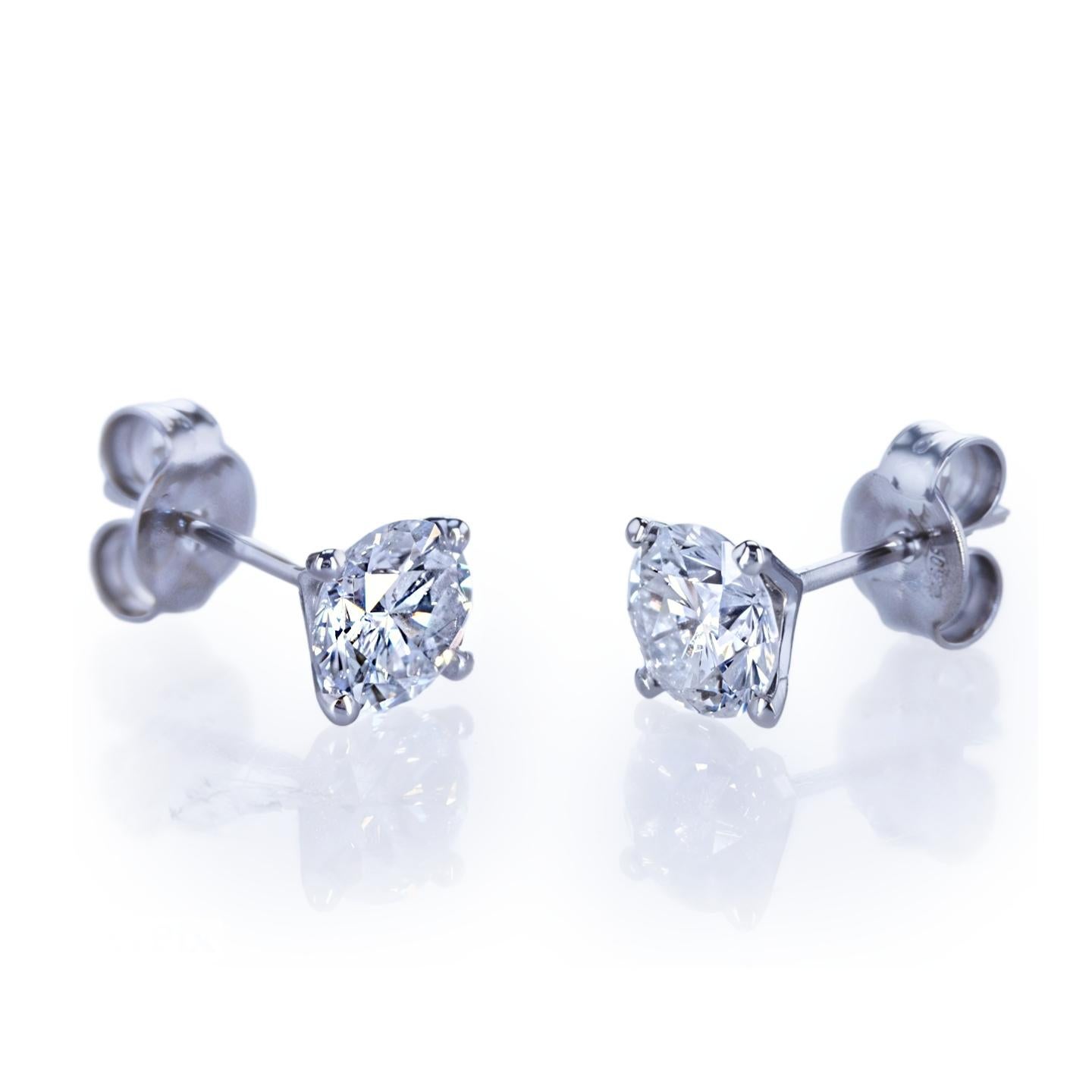 Moderno Bellissimi orecchini in oro bianco 14K con 1,60ct di diamanti naturali in vendita