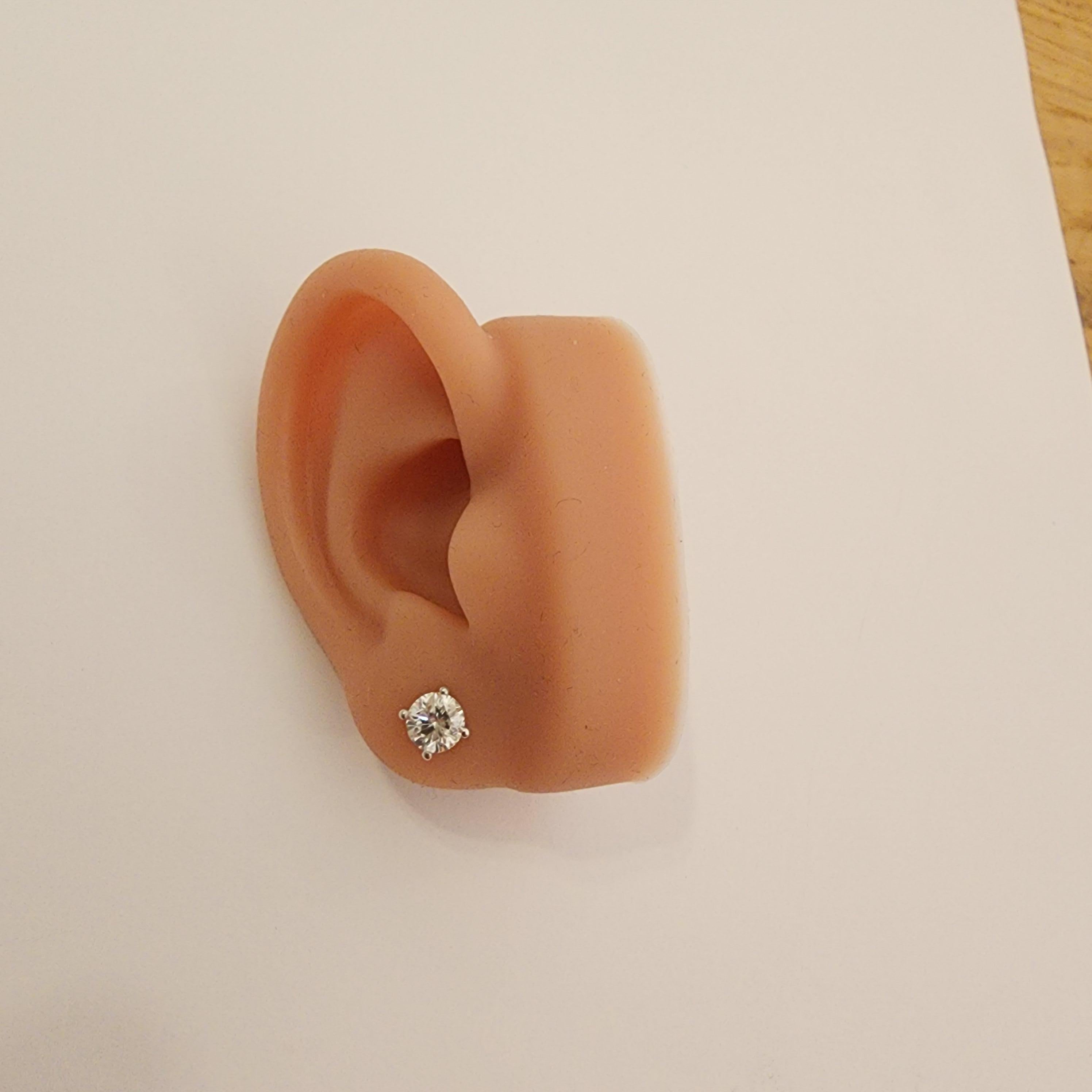 Bellissimi orecchini in oro bianco 14K con 1,60ct di diamanti naturali in vendita 1