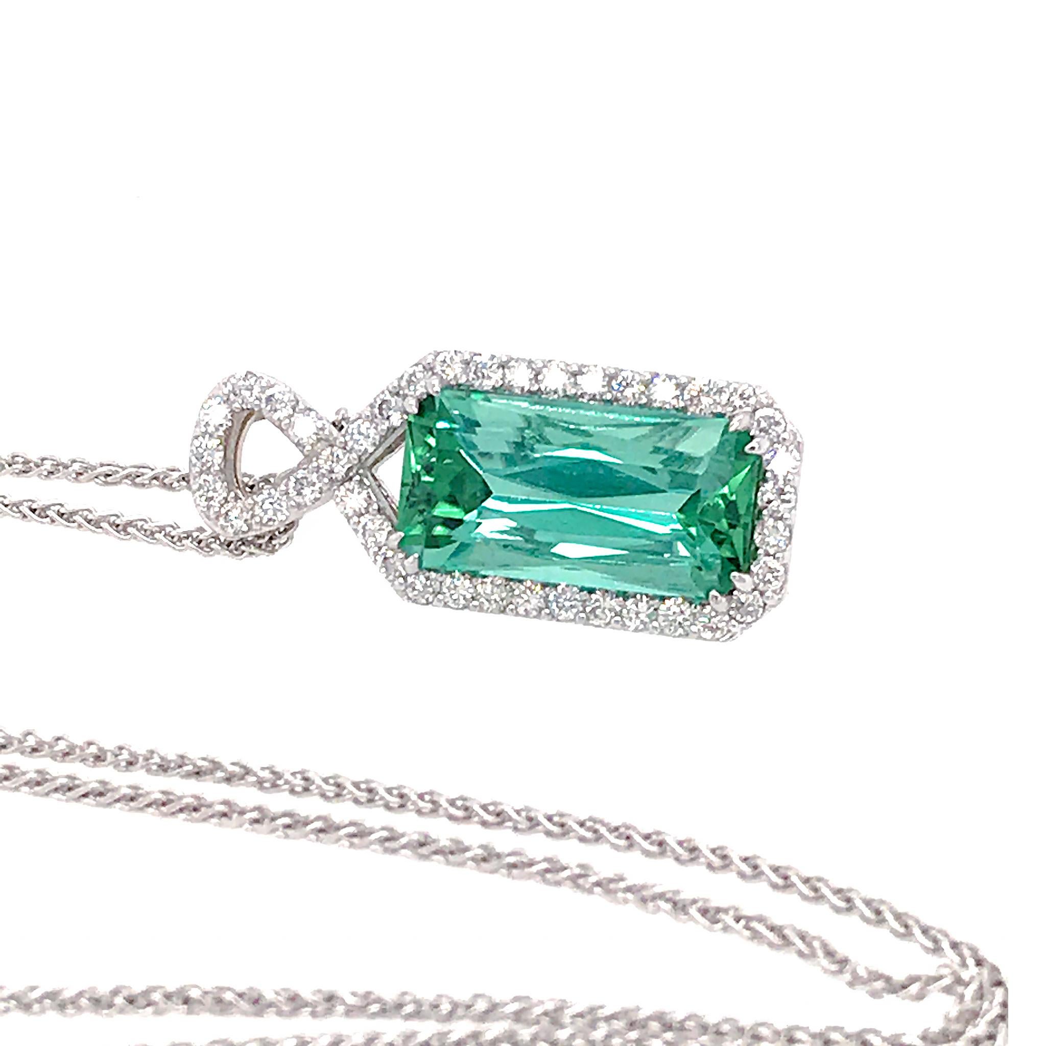 Beautiful 14 Karat White Gold Tourmaline and Diamond Necklace In Excellent Condition In New York, NY
