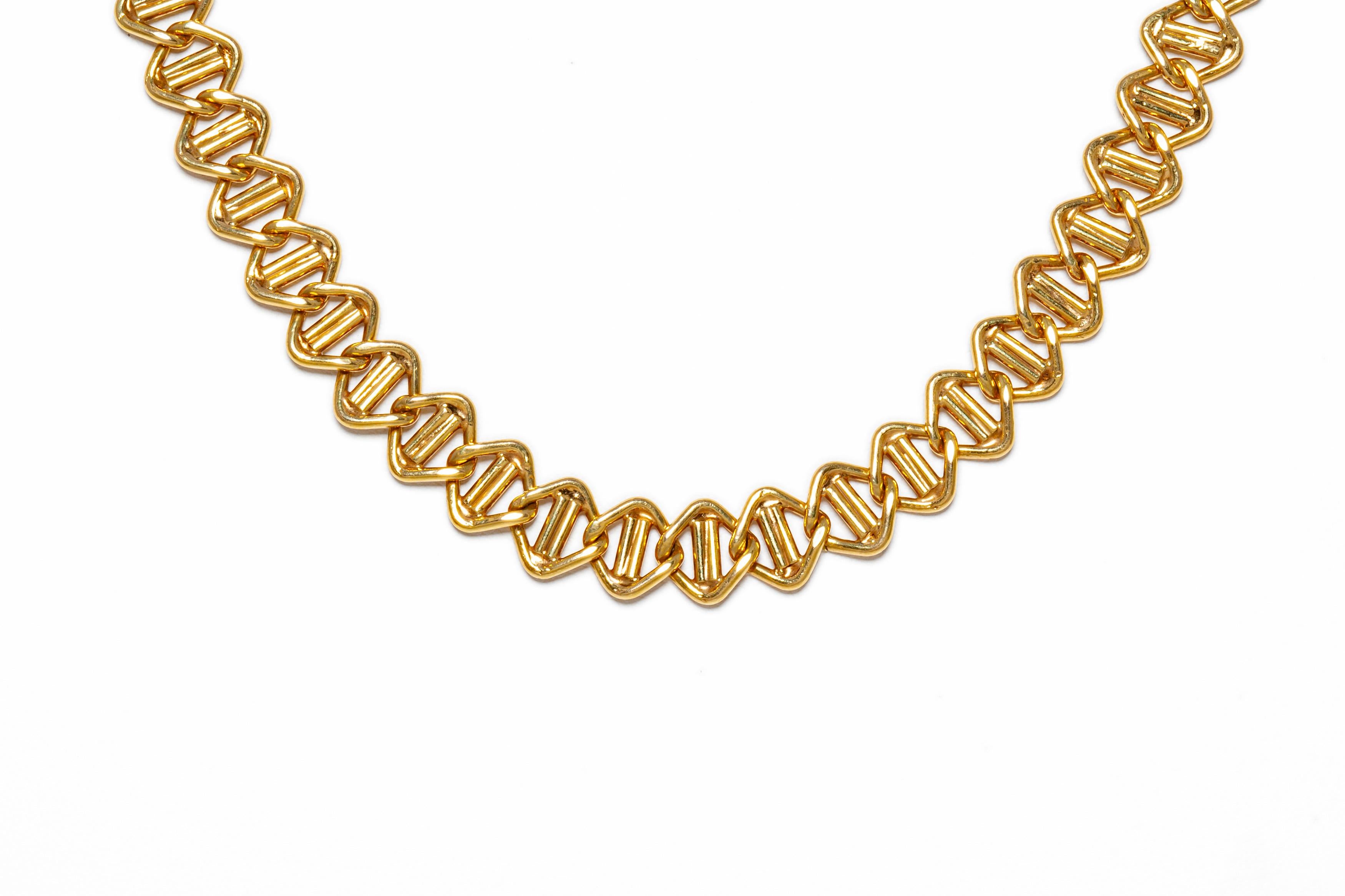 Chain, finely crafted in 14k yellow gold weighing 40.3 dwt/62.7 grams. The length of open chain is 30inch/75cm. Circa 1980s.