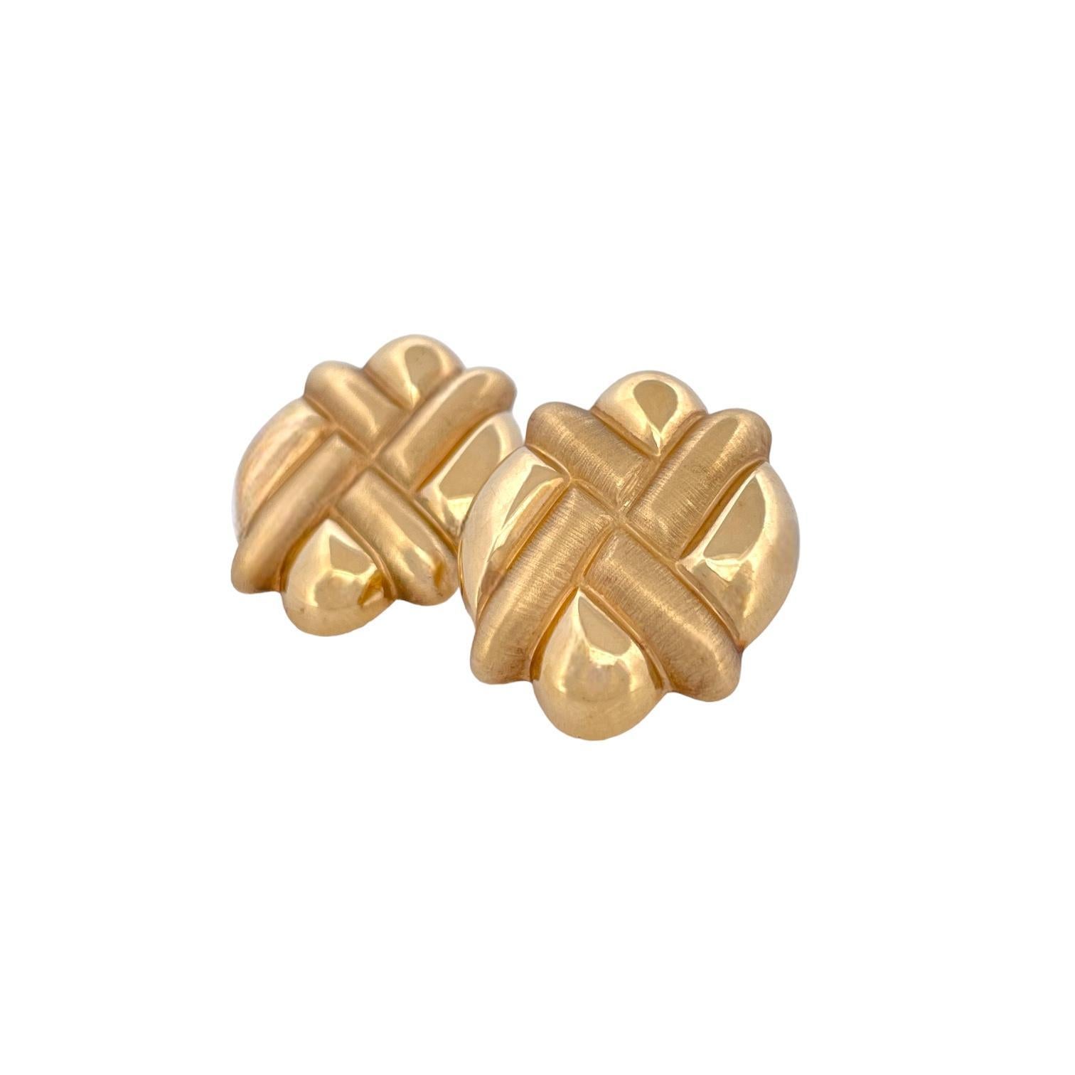 Women's or Men's Beautiful 14k Yellow Gold Criss Cross Pattern Pineapple Clip-on Earrings For Sale