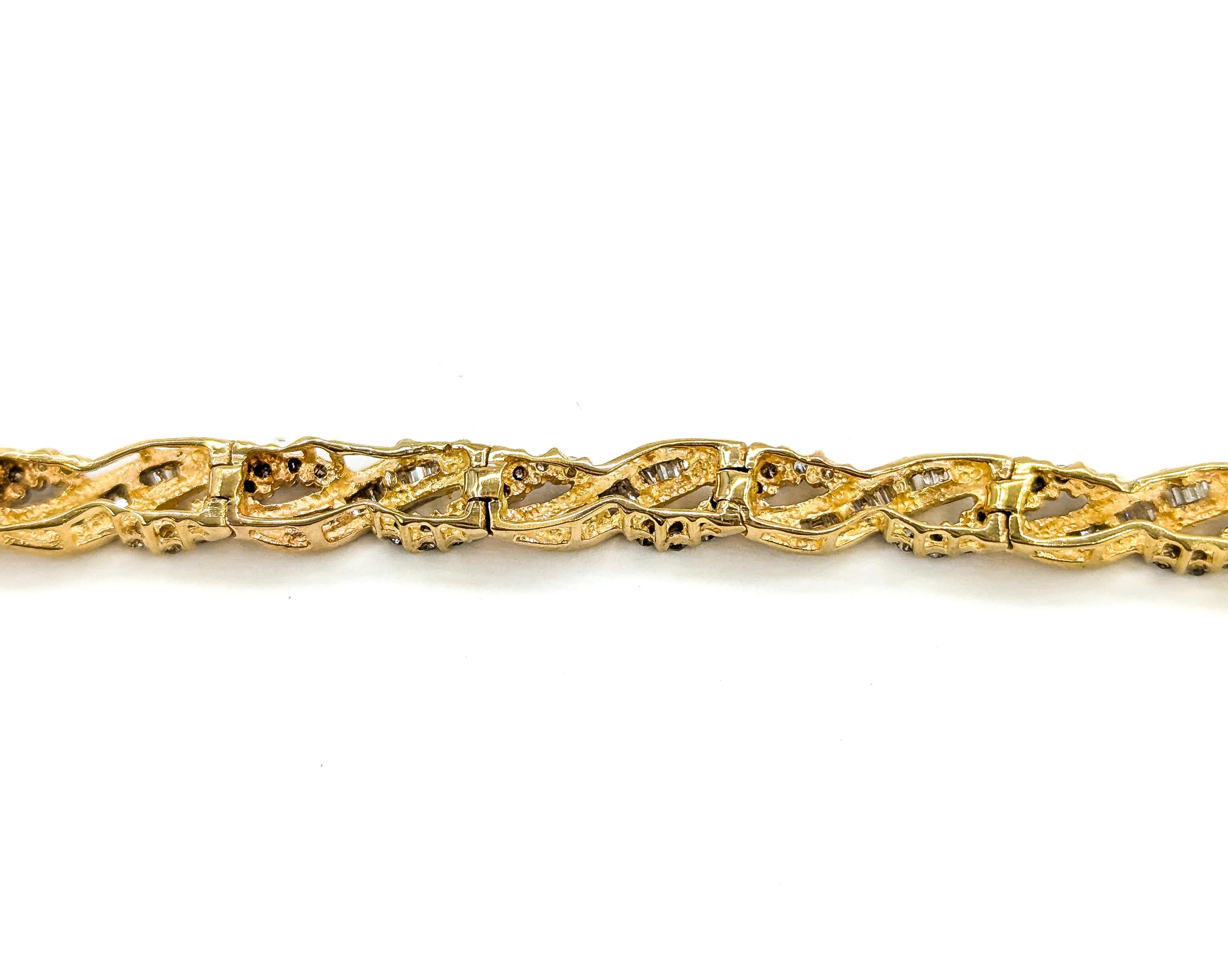 Magnifique bracelet en or jaune 14 carats avec diamants Unisexe en vente