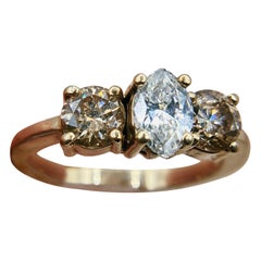 Beautiful 14K yellow gold diamond ring