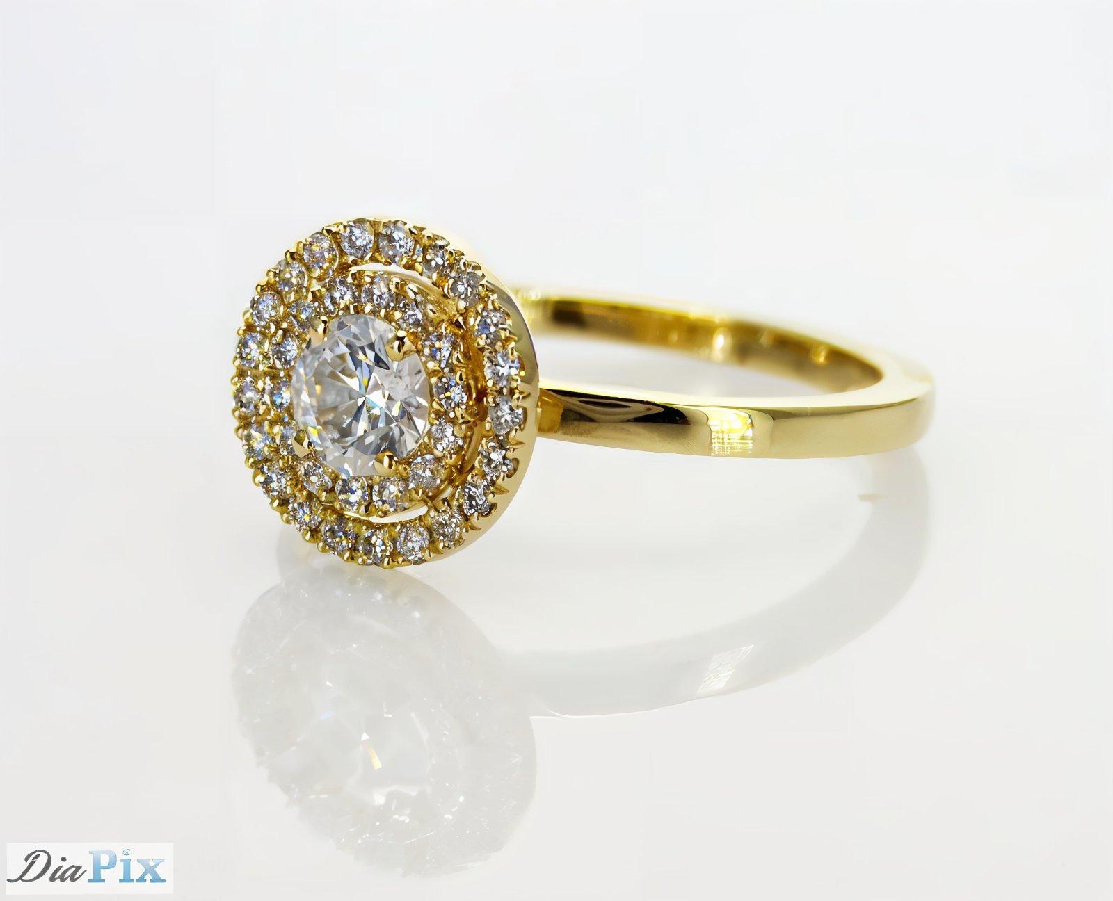 Schöner 14K Gelbgold Doppel Helo Verlobungsring mit 0,65ct natürlichen Diamanten

14K Gelbgold, 2,80g (das Gold wurde von einem Fachmann getestet)

Gesamtgewicht des Artikels: 2,93 Gramm

Dieser luxuriöse und hochwertig verarbeitete