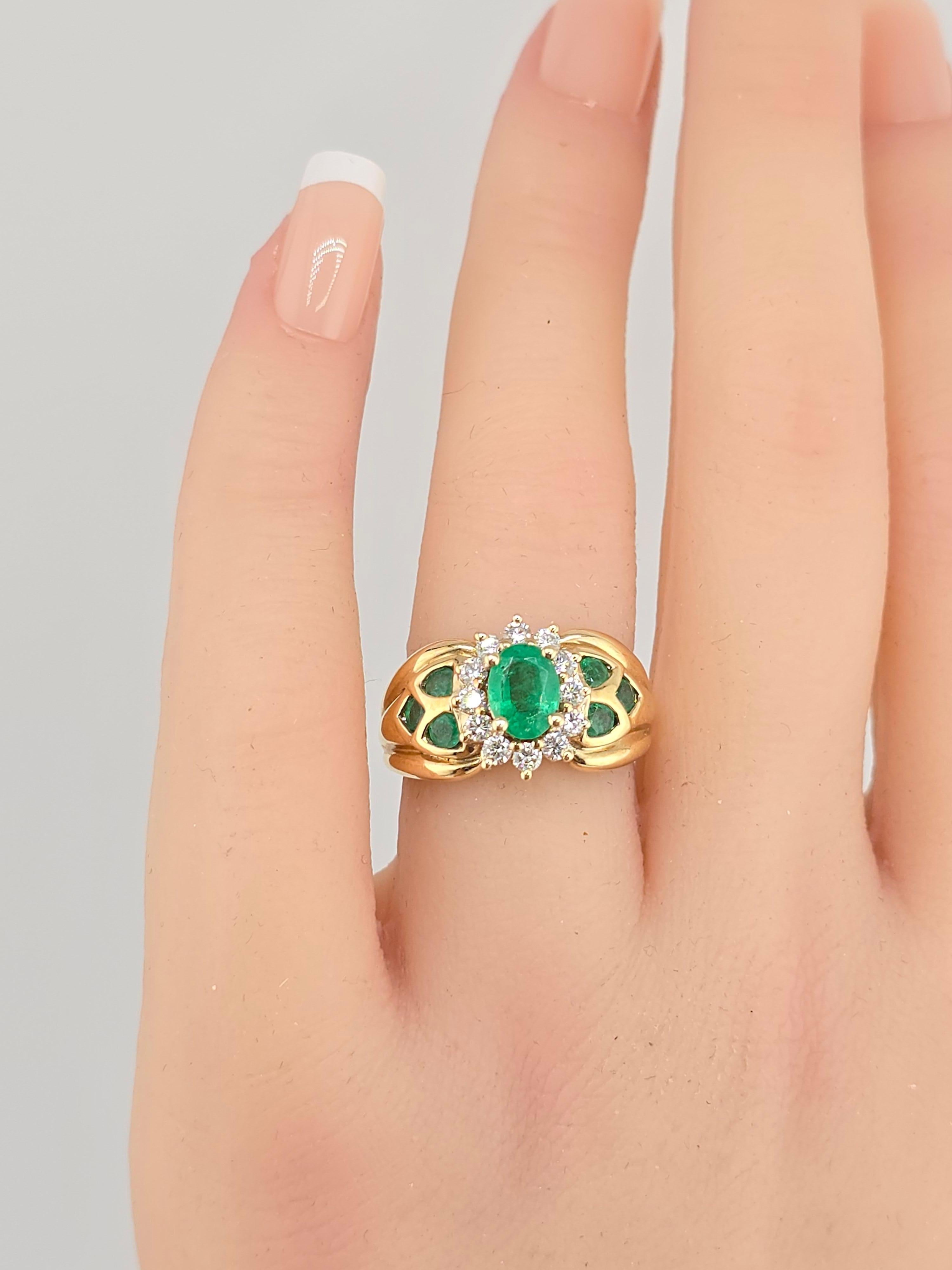 Beautiful 14K Yellow Gold Rich Green Emerald & Diamond Ring For Sale 5