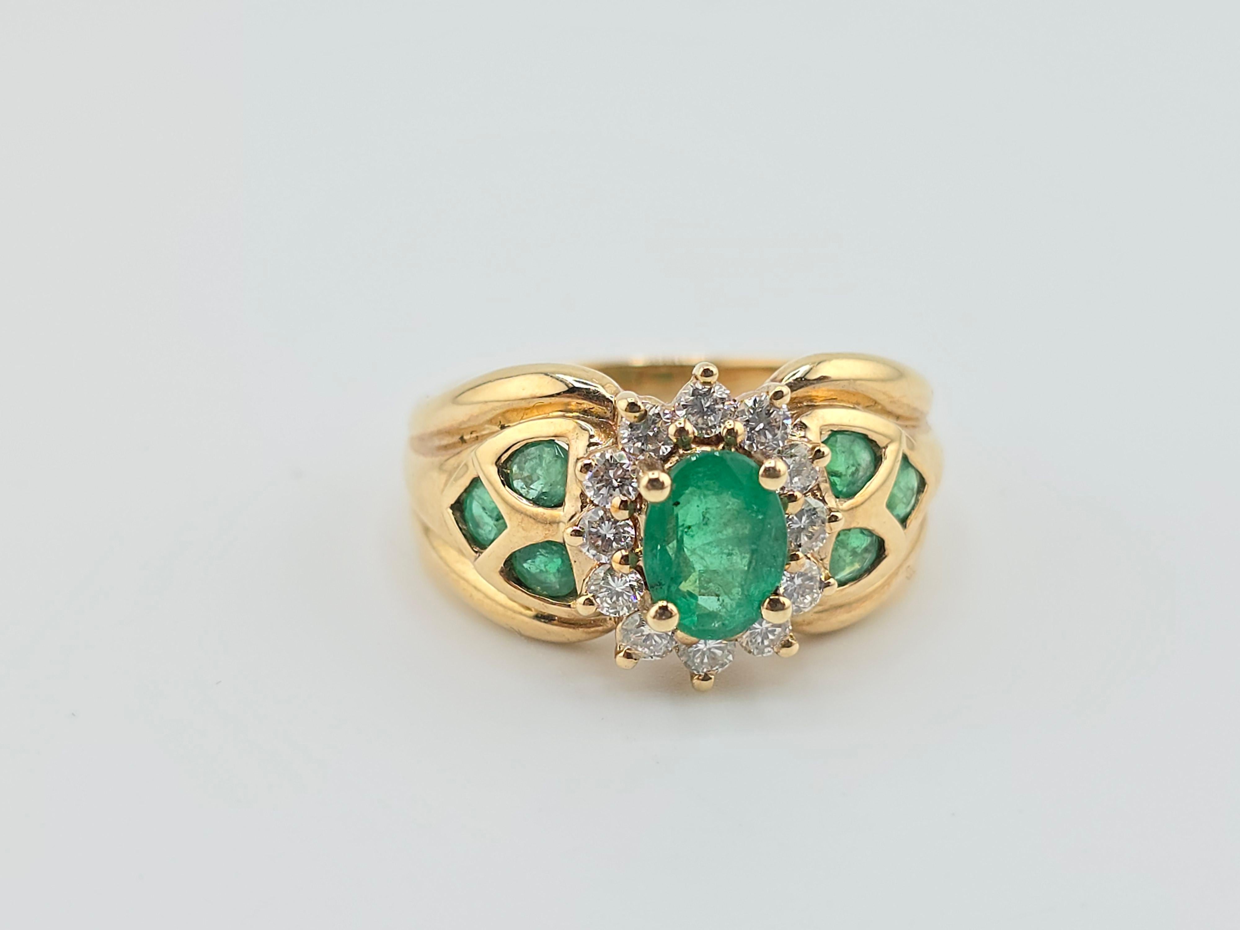 Beautiful 14K Yellow Gold Rich Green Emerald & Diamond Ring For Sale 1