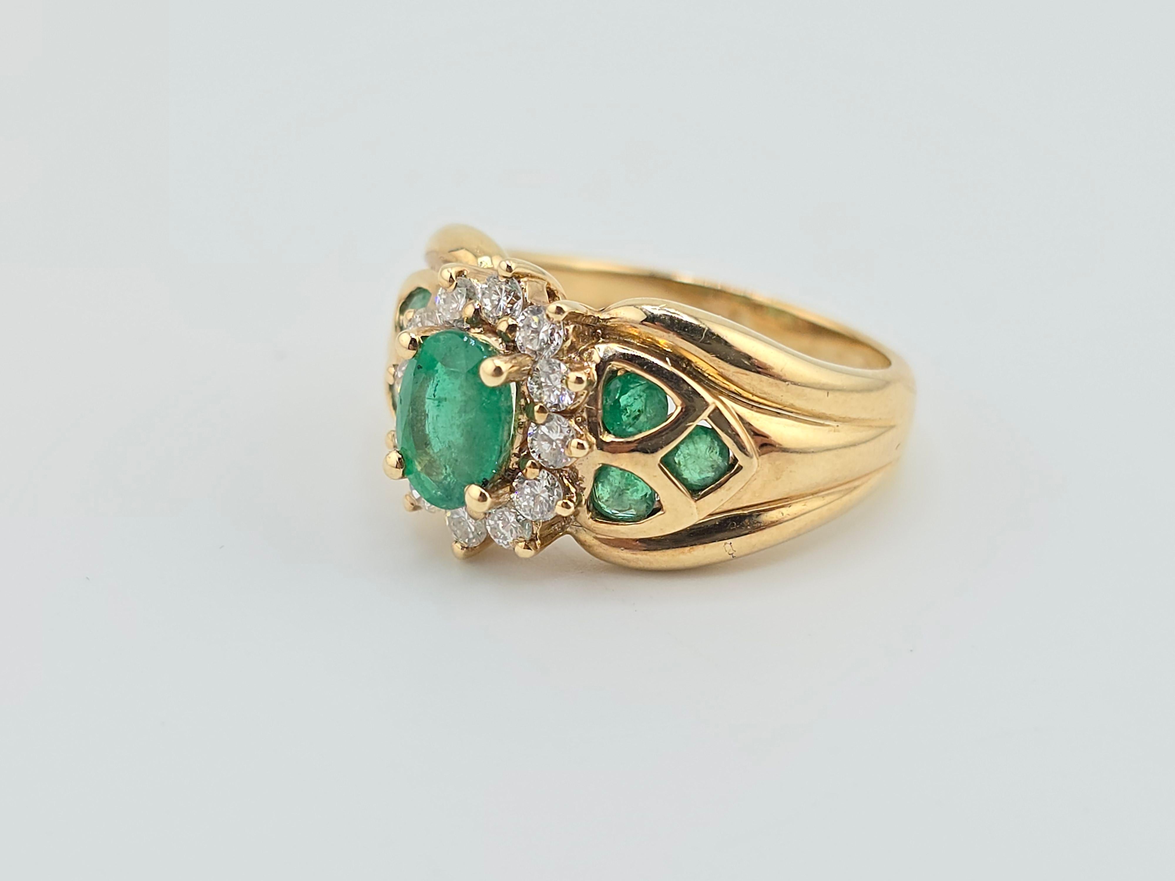 Beautiful 14K Yellow Gold Rich Green Emerald & Diamond Ring For Sale 2