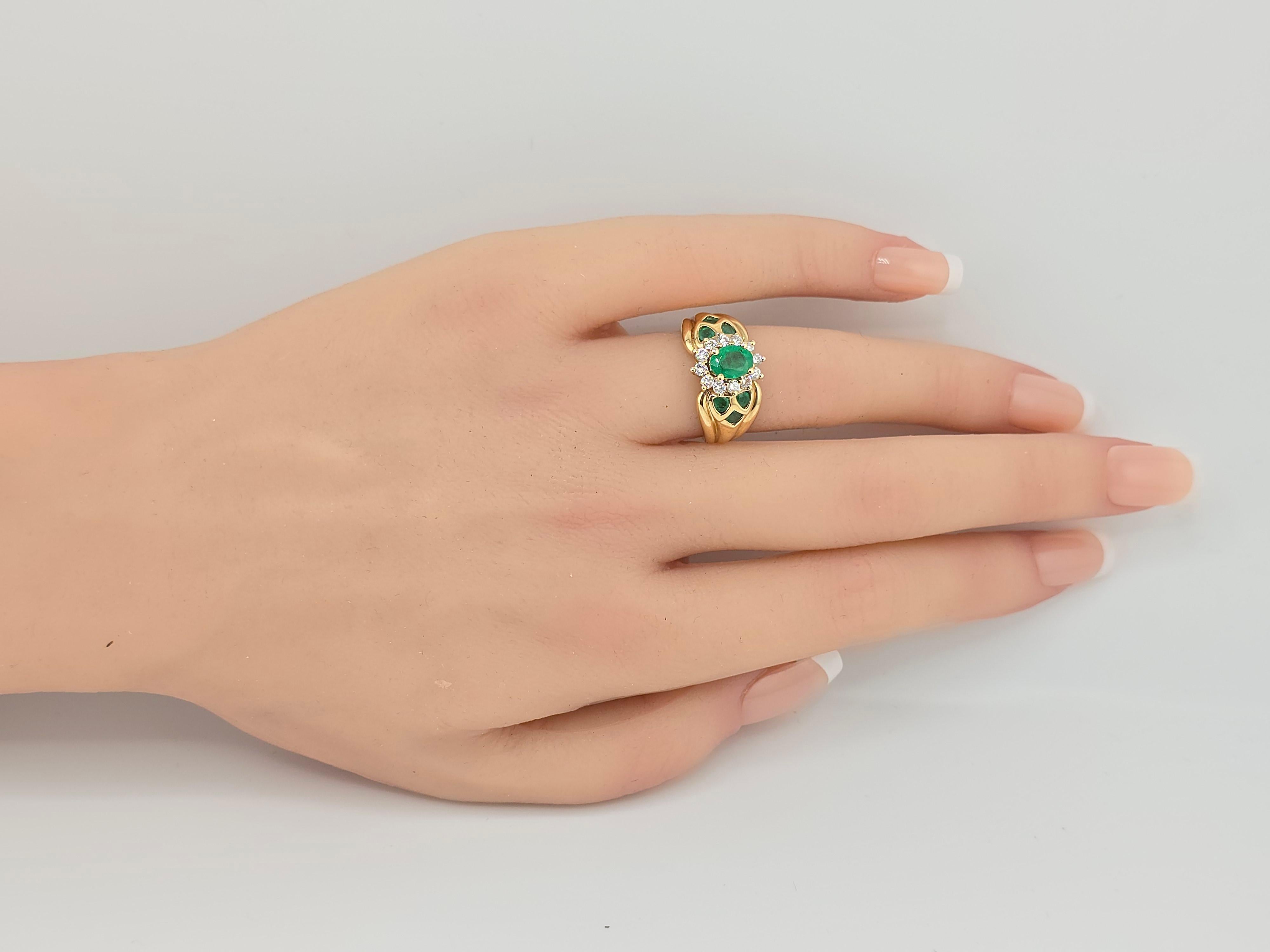 Beautiful 14K Yellow Gold Rich Green Emerald & Diamond Ring For Sale 3