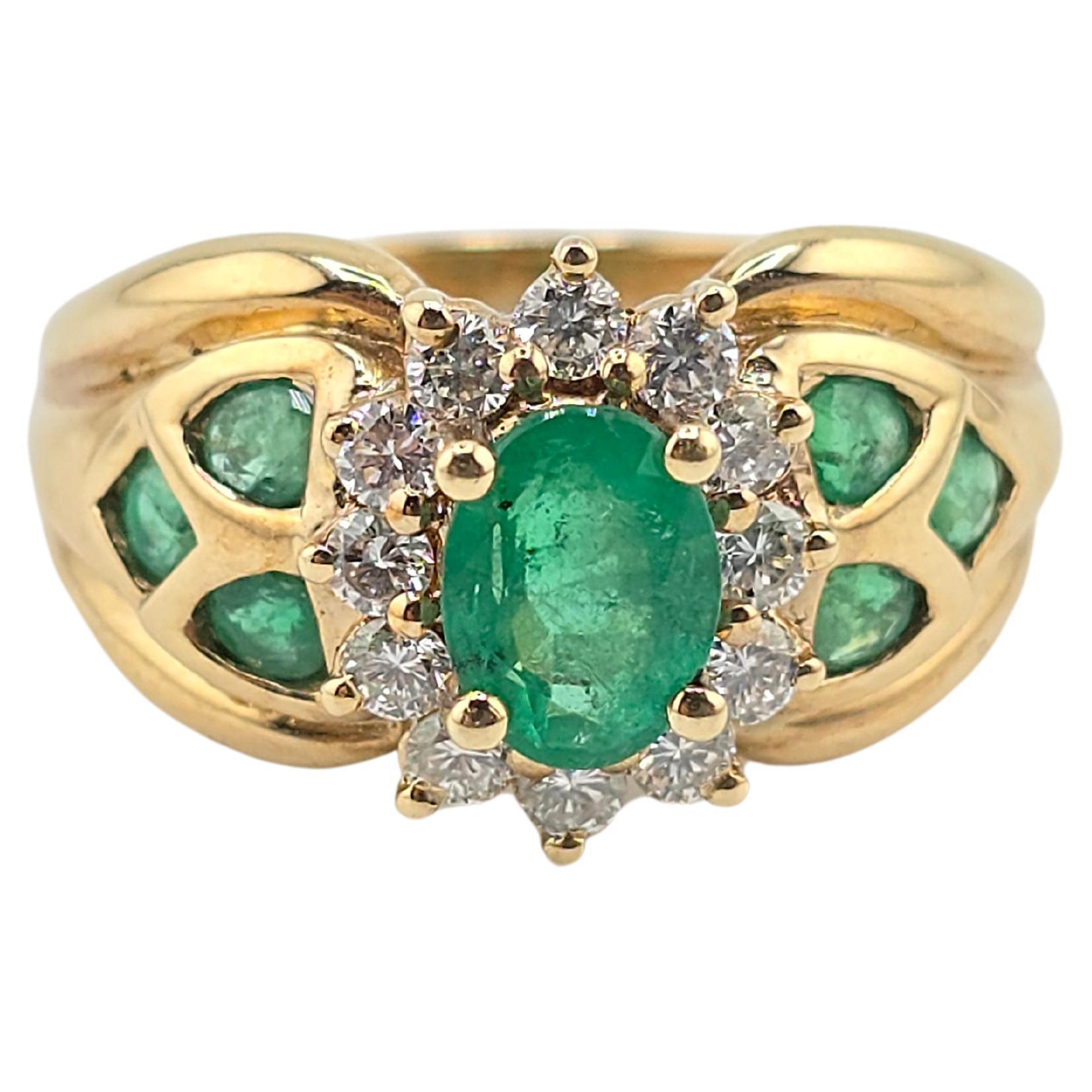 Beautiful 14K Yellow Gold Rich Green Emerald & Diamond Ring For Sale