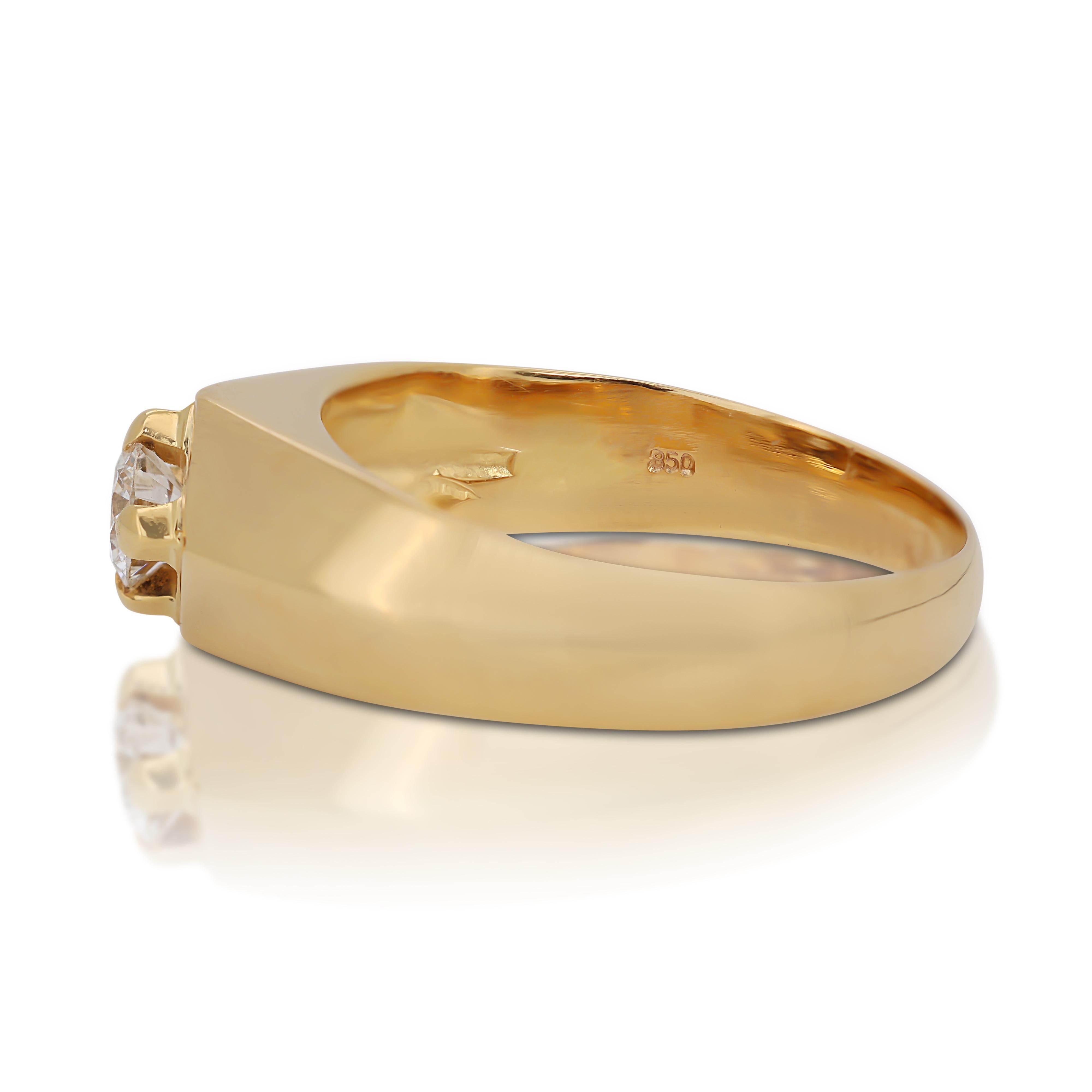 Classic 0.17ct Round Brilliant Dome Diamond Ring In Excellent Condition In רמת גן, IL