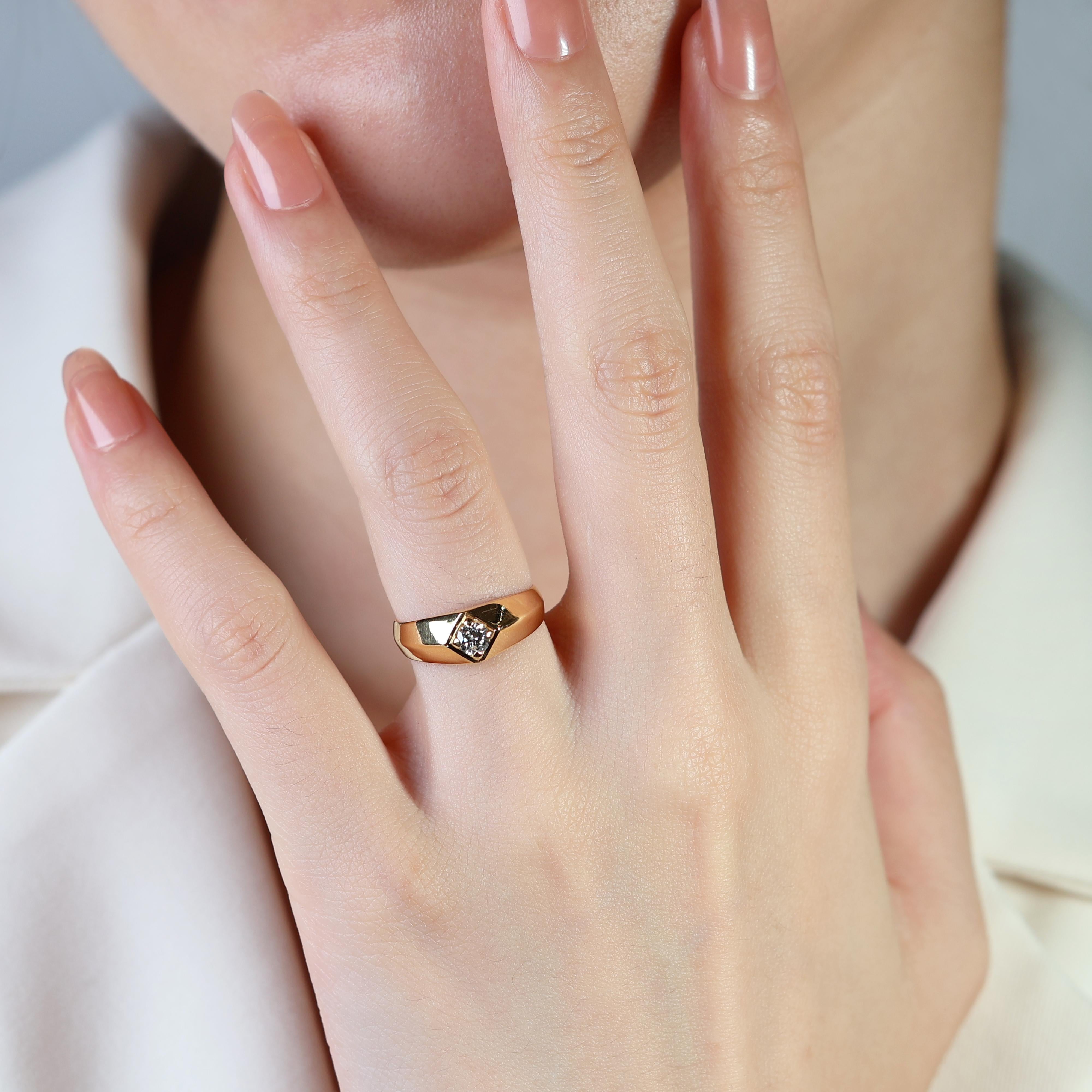 Introducing our elegant 14K Yellow Gold Ring, a timeless piece that exudes sophistication and charm. At the heart of this exquisite ring is a single round brilliant natural diamond, meticulously selected for its quality and brilliance. With a carat