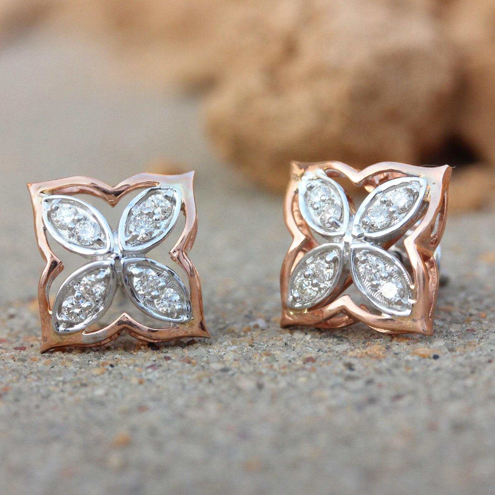 Bellissimo orecchino con borchie in oro giallo 14k Nature Pave Diamond Earring per le donne. in vendita 1