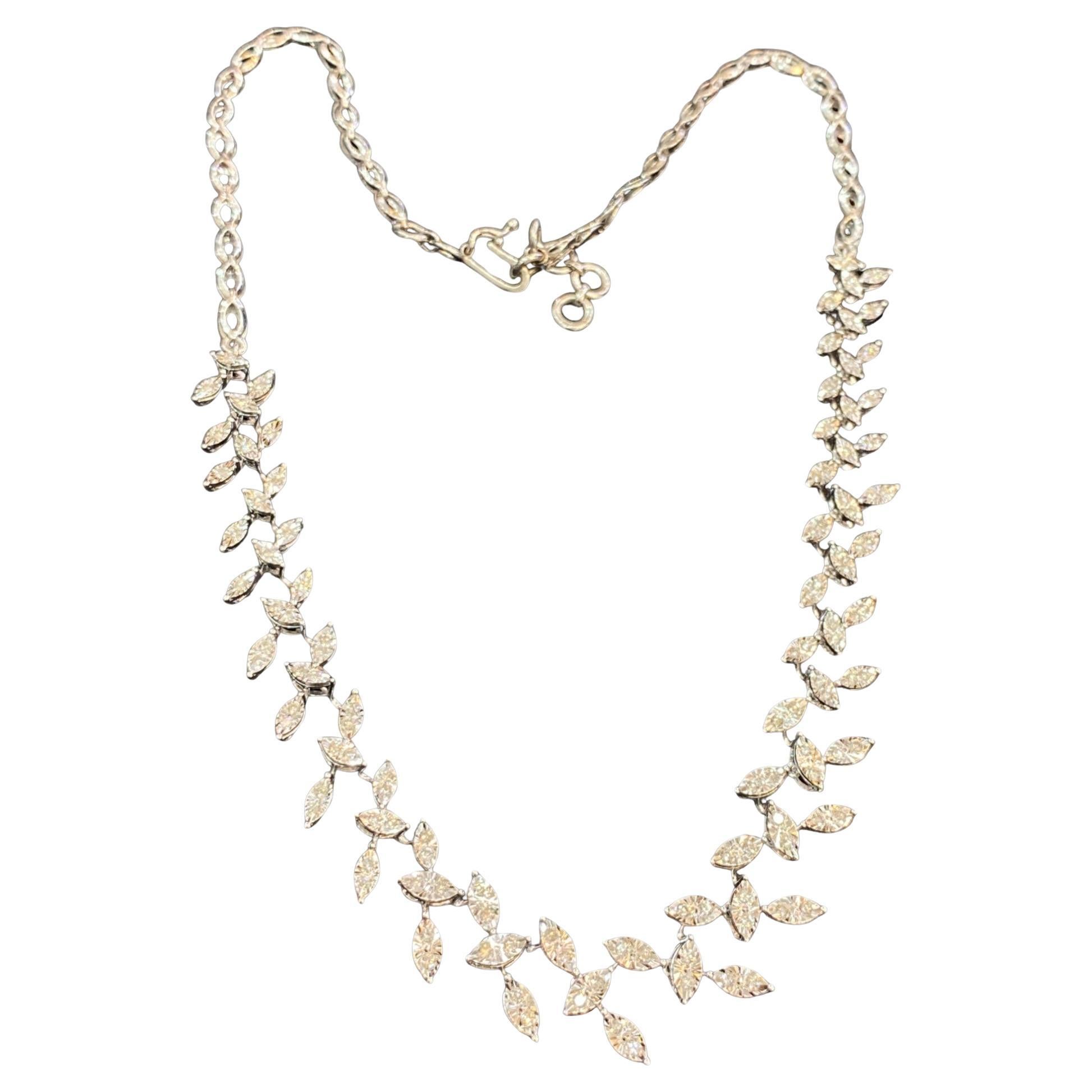 Beautiful 1.50 Cts Round Brilliant Cut F/VS1 Diamonds Illusion Necklace 14K Gold
