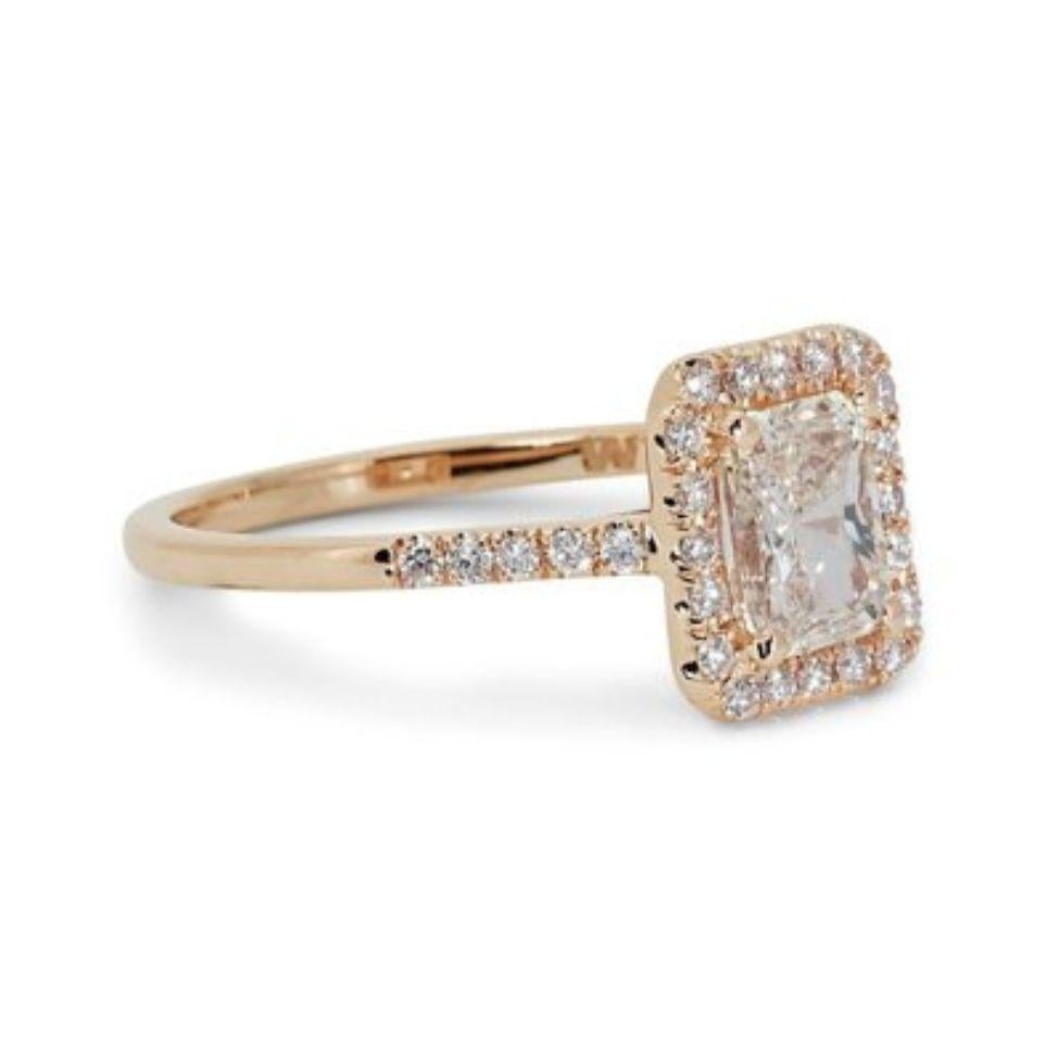 Beautiful 1.5ct Radiant Cut Diamond Ring with Round Brilliant Side Stones For Sale 1