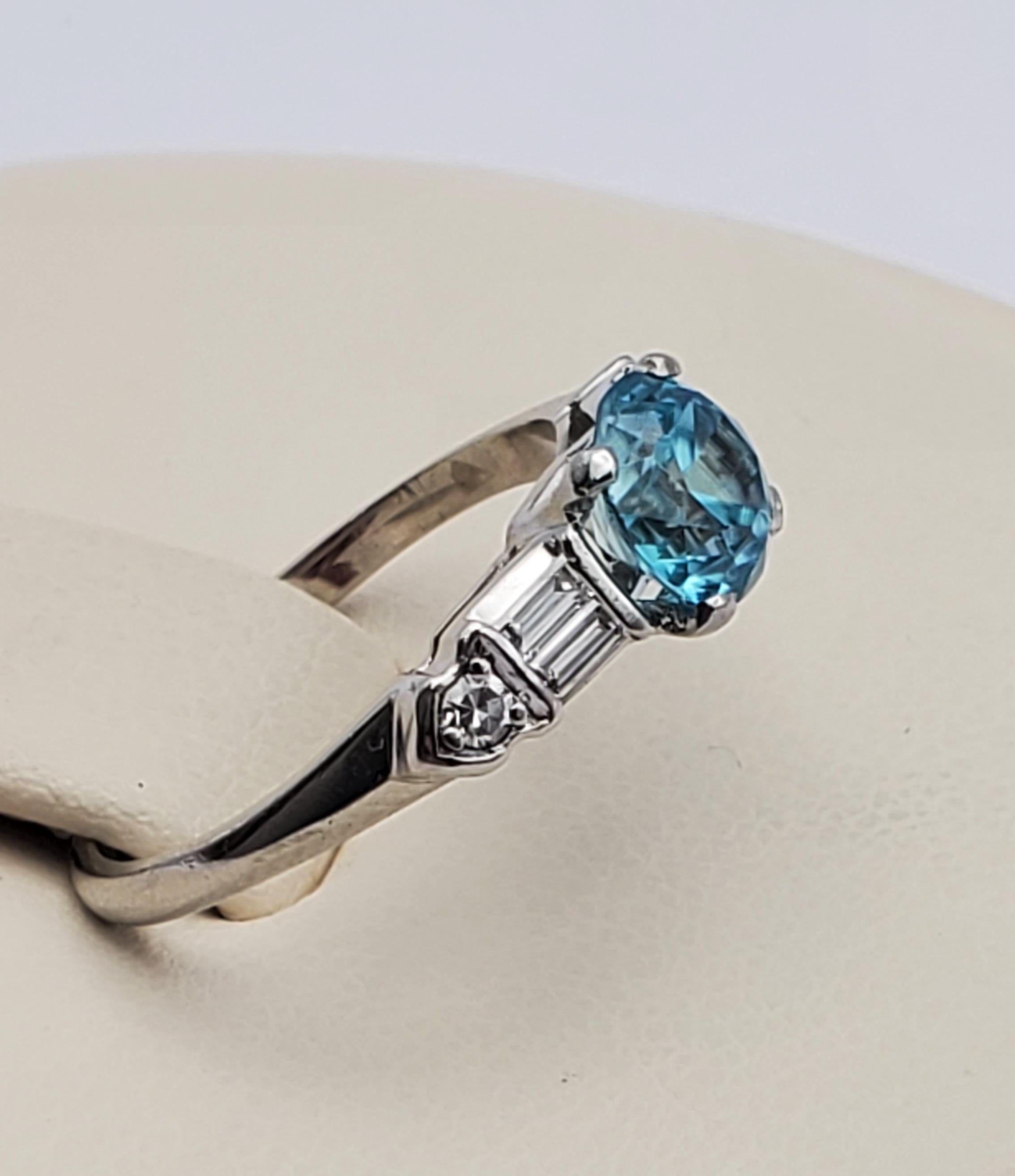 Beautiful 1.61ct Blue Zircon and Diamond Vintage Ring In Good Condition For Sale In Pittsburgh, PA