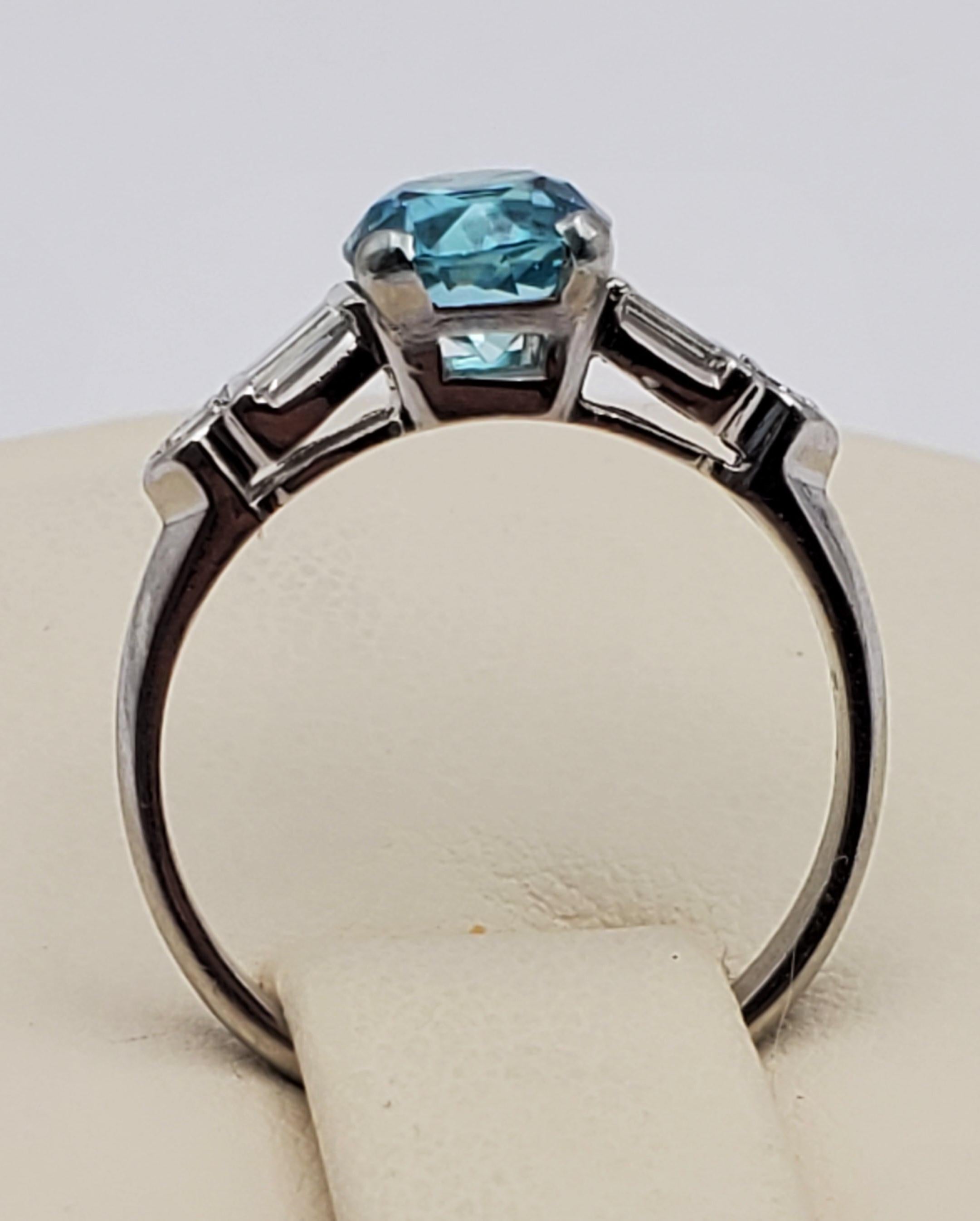 Women's Beautiful 1.61ct Blue Zircon and Diamond Vintage Ring For Sale