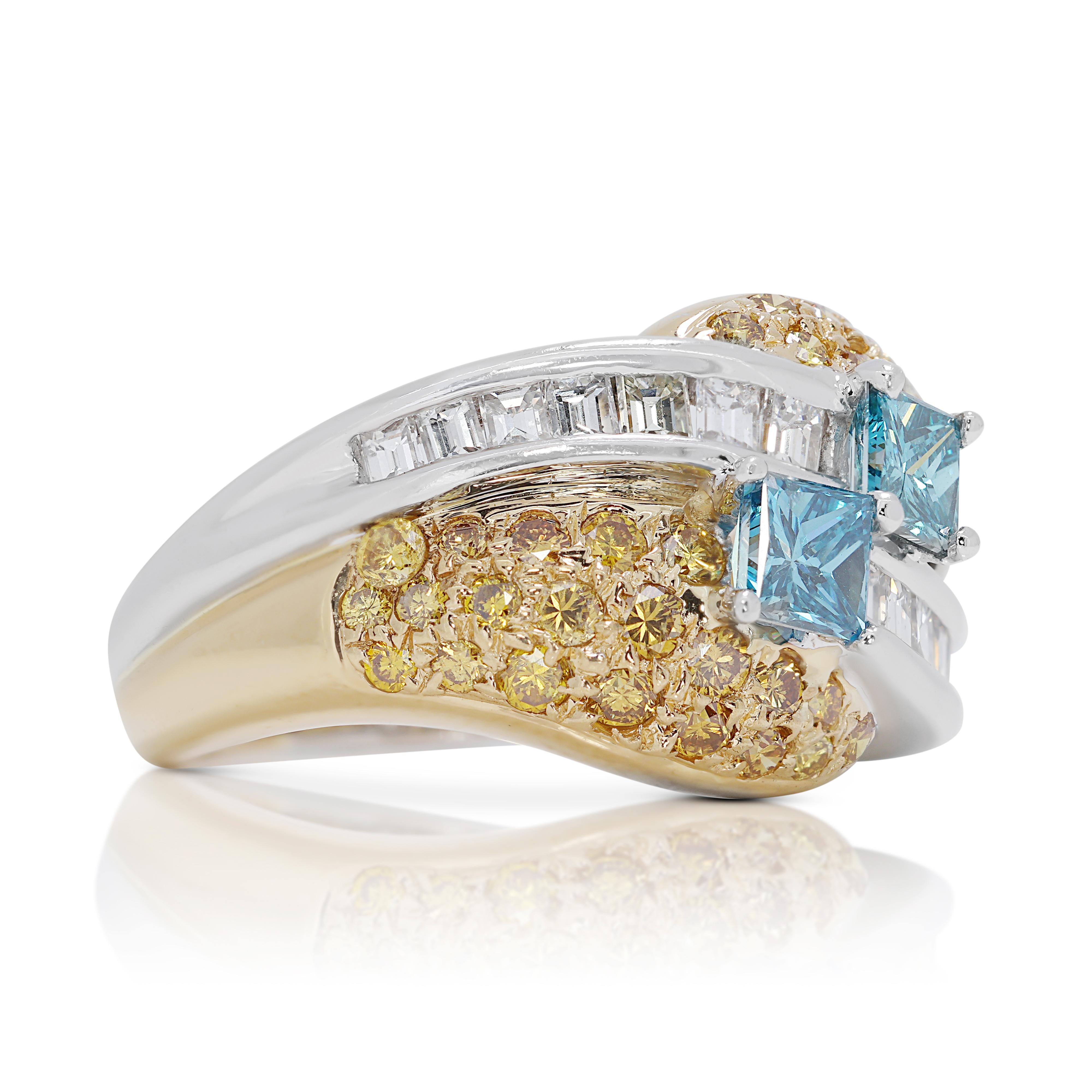 Beautiful 1.67ct Diamonds Cluster Ring in 18K Two-toned Gold  For Sale 1