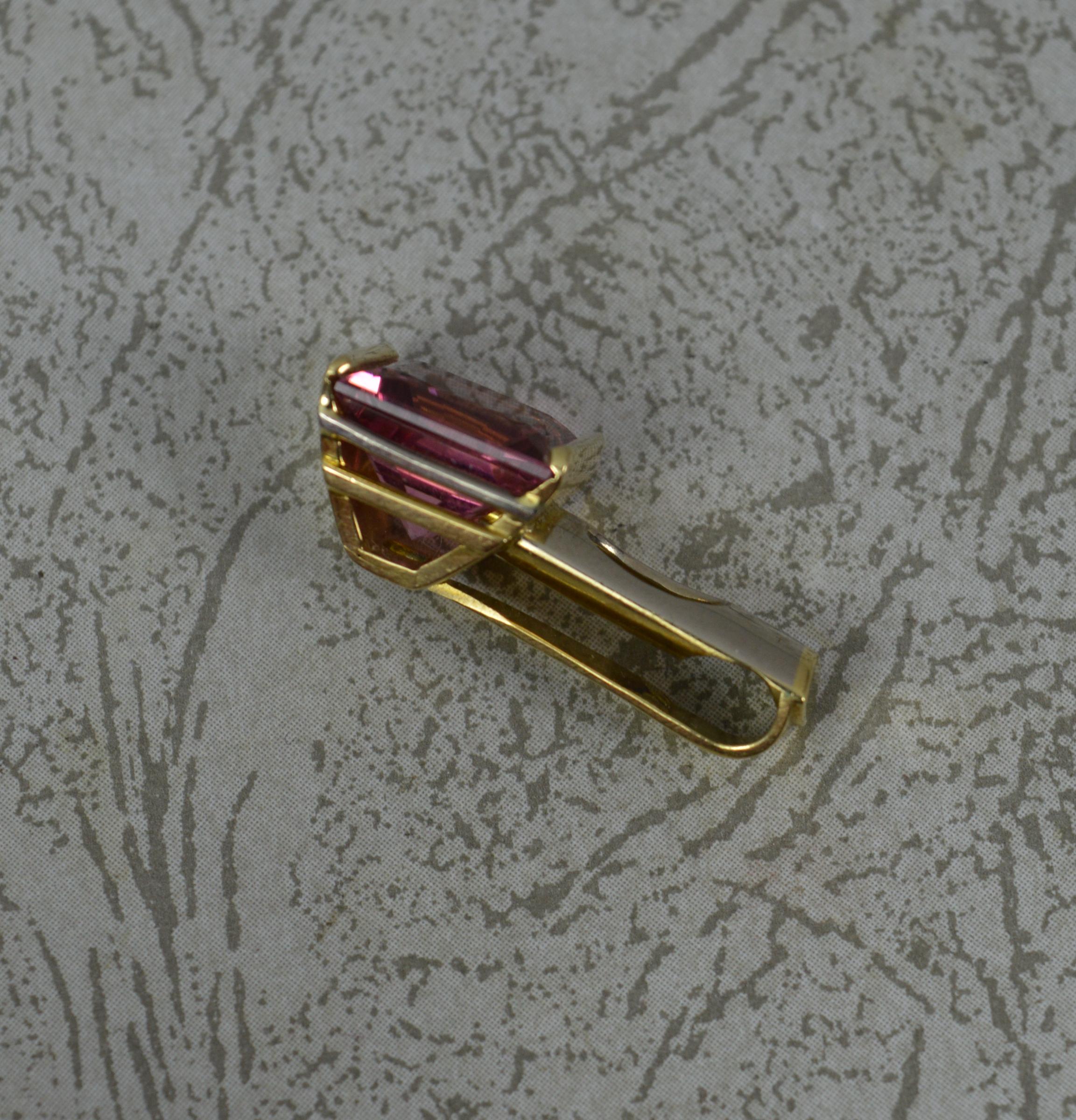 Beautiful 18 Carat Gold and Pink Tourmaline Pendant For Sale 1