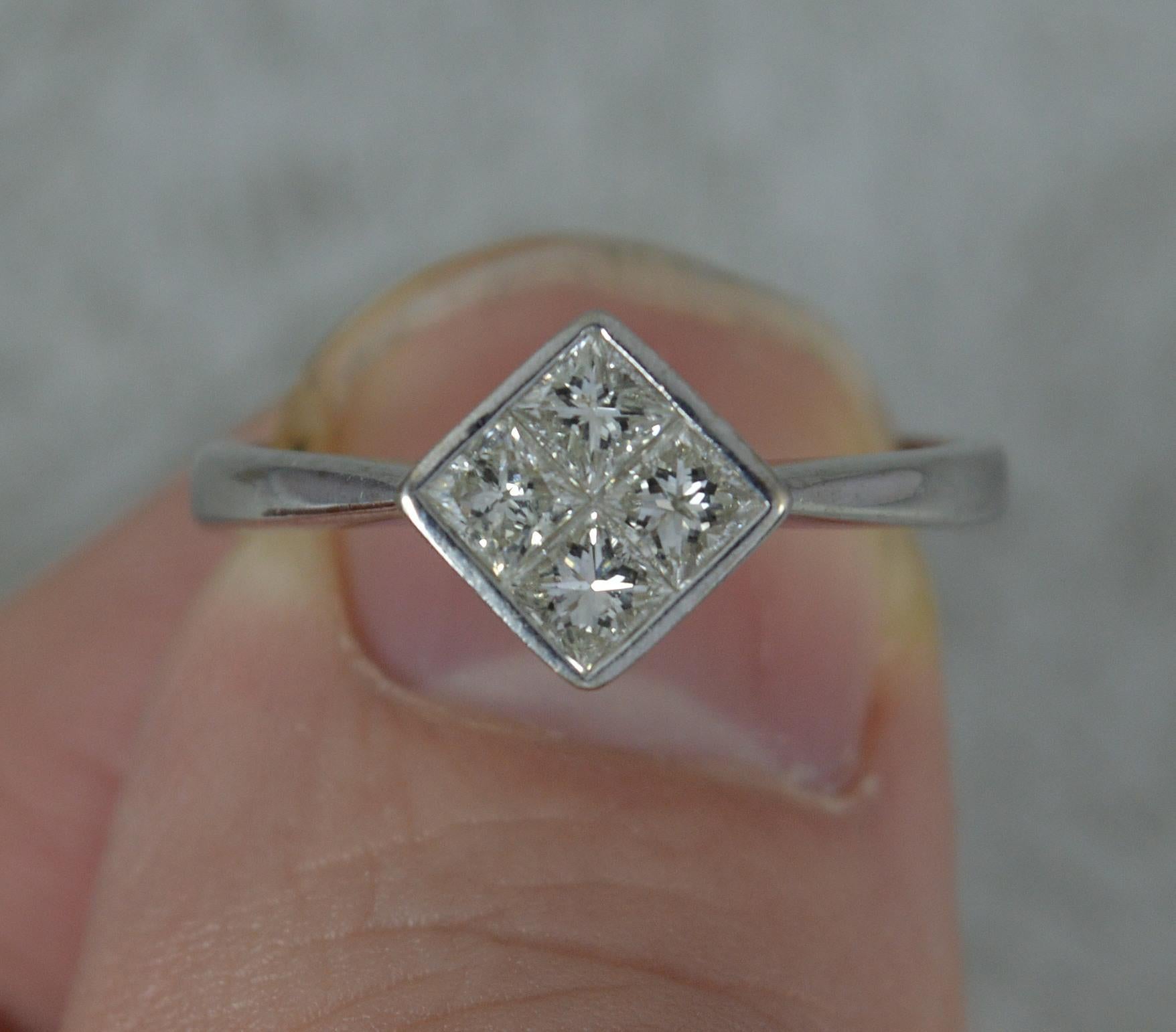 Magnifique bague en or blanc 18 carats à grappe de diamants 0,5 carat en forme de quadrilobe 1