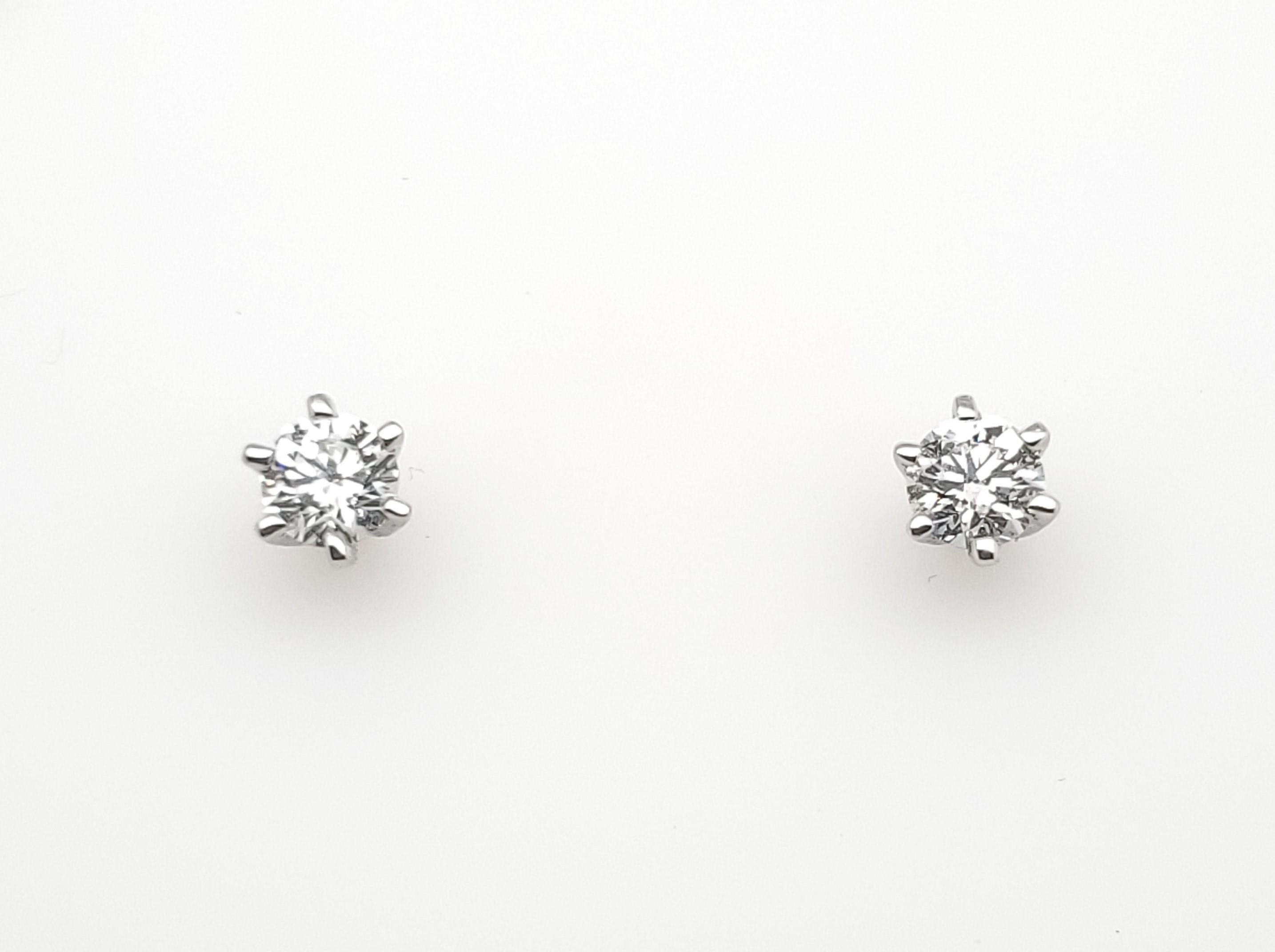 Contemporary Beautiful 18 K White Gold Solitaire Diamonds Studs with Baguette Jackets 2.27 ct For Sale