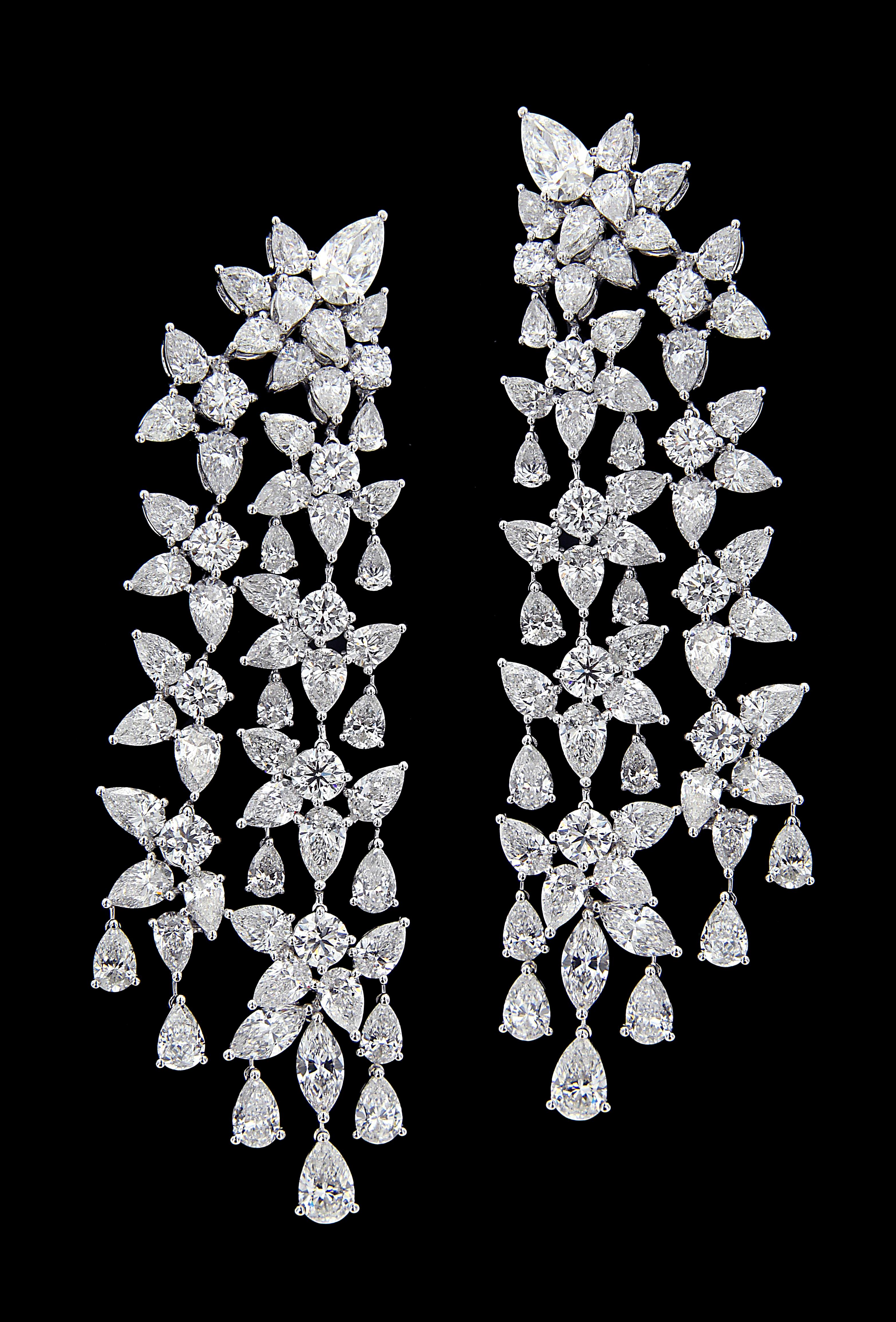 Schöner 18 Karat Weißgold und Diamant Cocktail Party Ohrring.

Diamanten von ca. 30,448 Karat, montiert auf 18 Karat Weißgold und Diamant-Cocktailparty-Ohrringe. Der Ohrring wiegt ungefähr 25,27 Gramm.

Bitte beachten Sie: Die angegebenen Kosten