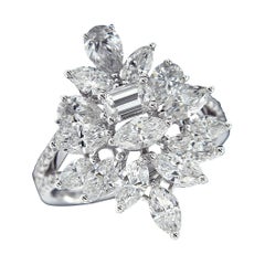 Beautiful 18 Karat White Gold and Diamond Ring