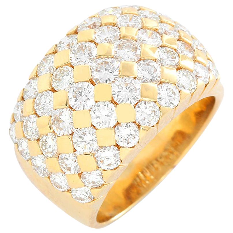 Beautiful 18K Yellow Gold and Diamond Dome Ring Size 7 1/4 For Sale