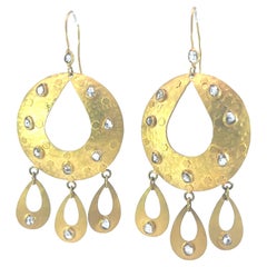 Beautiful 18-Kt gold and diamond dangle earrings