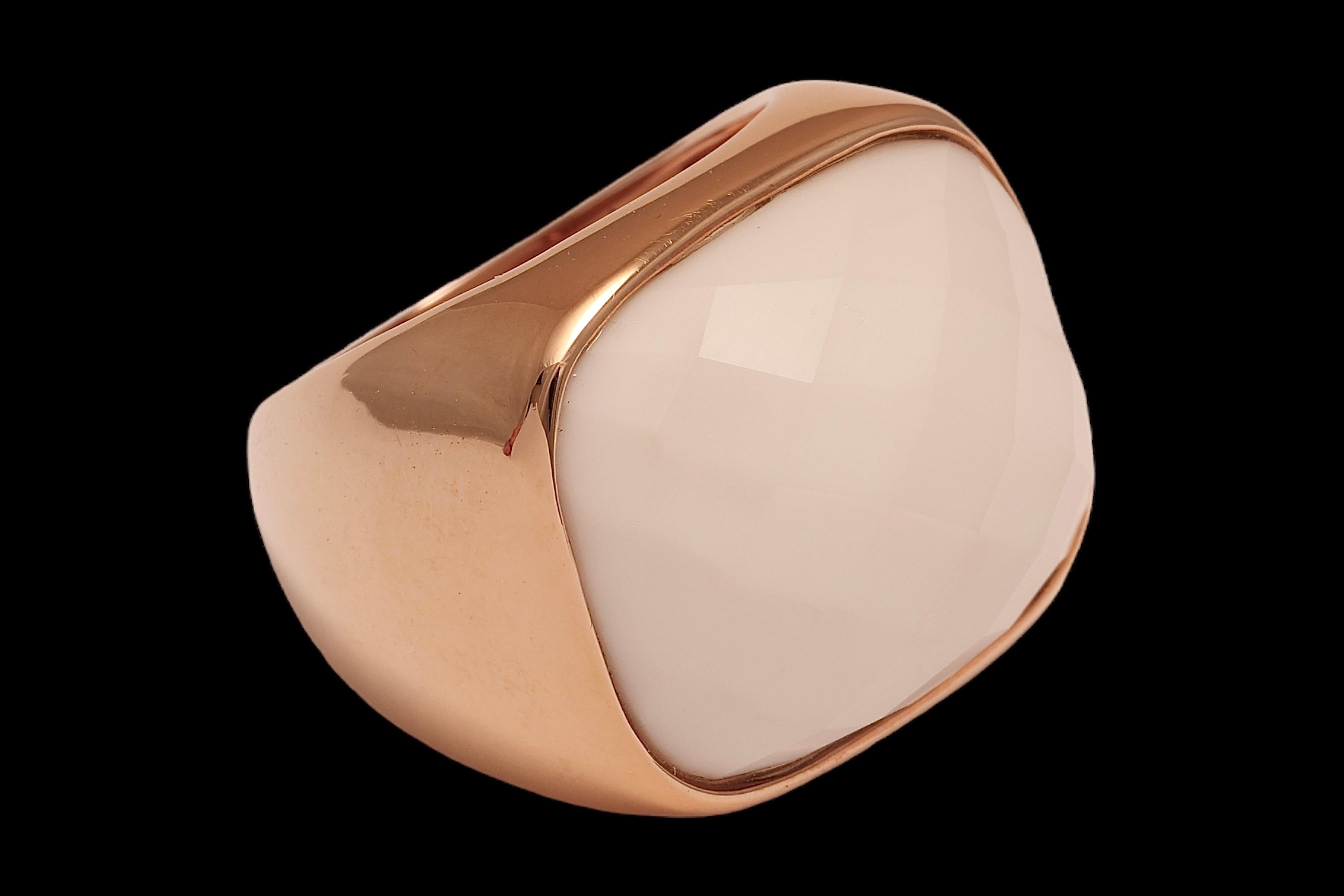 Artisan Beautiful 18 kt. Pink Gold Ring with White Onyx Stone For Sale