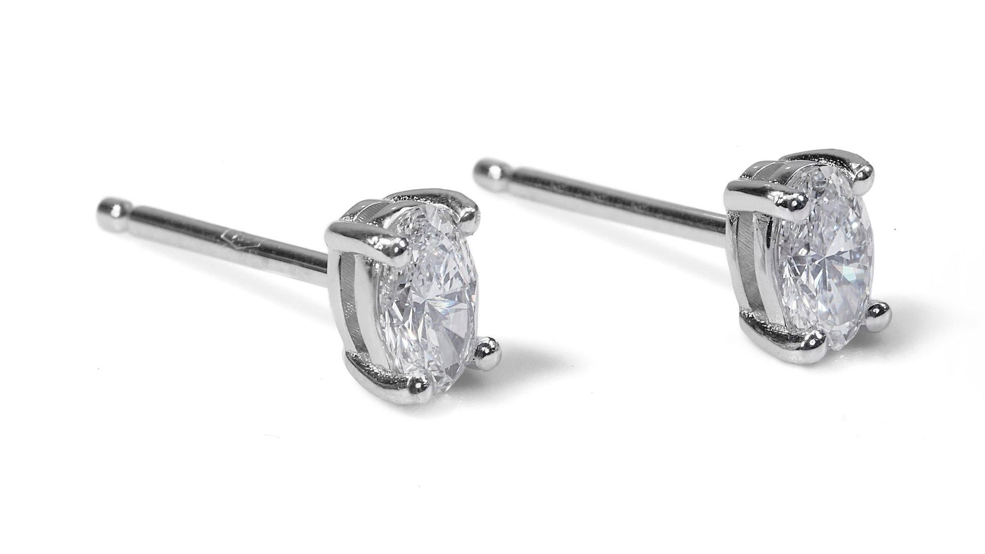Women's Beautiful 18 Kt. White Gold Stud Oval Earrings 0.61 Ct Natural Diamonds-GIA Cert For Sale