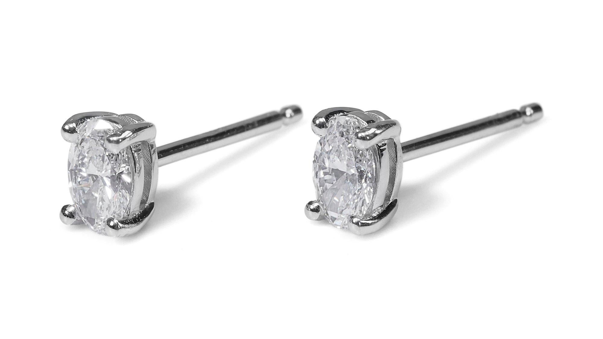 Beautiful 18 Kt. White Gold Stud Oval Earrings 0.61 Ct Natural Diamonds-GIA Cert For Sale 3