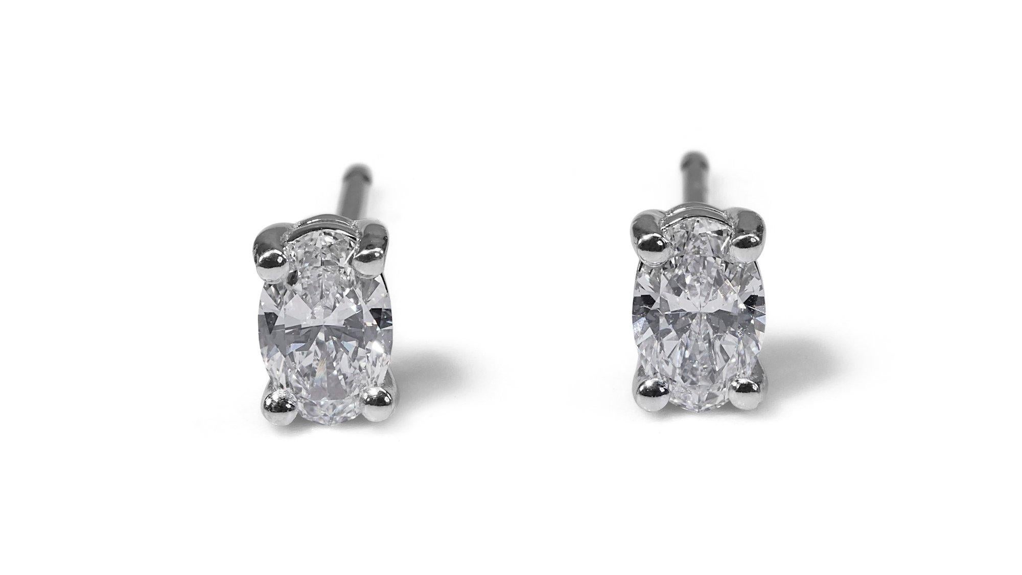 Beautiful 18 Kt. White Gold Stud Oval Earrings 0.61 Ct Natural Diamonds-GIA Cert For Sale 4