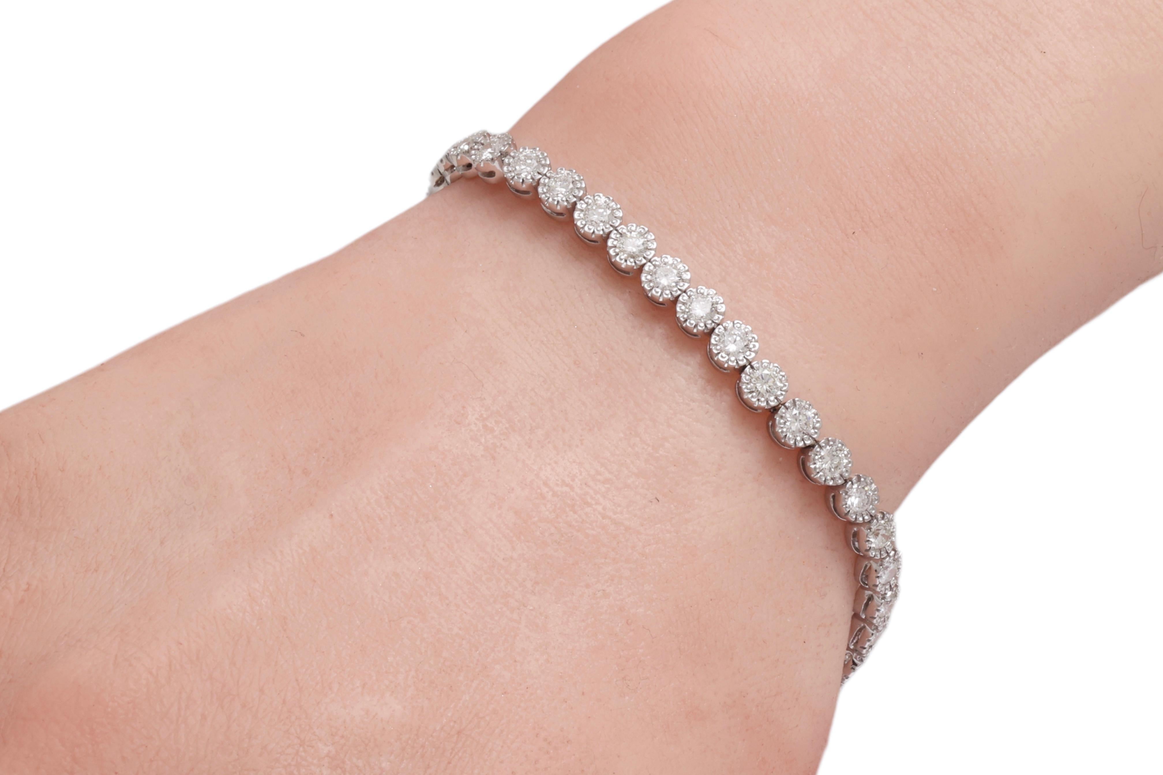 Beautiful 18 kt. White Gold Tennis Bracelet With 4 ct. Diamonds For Sale 4