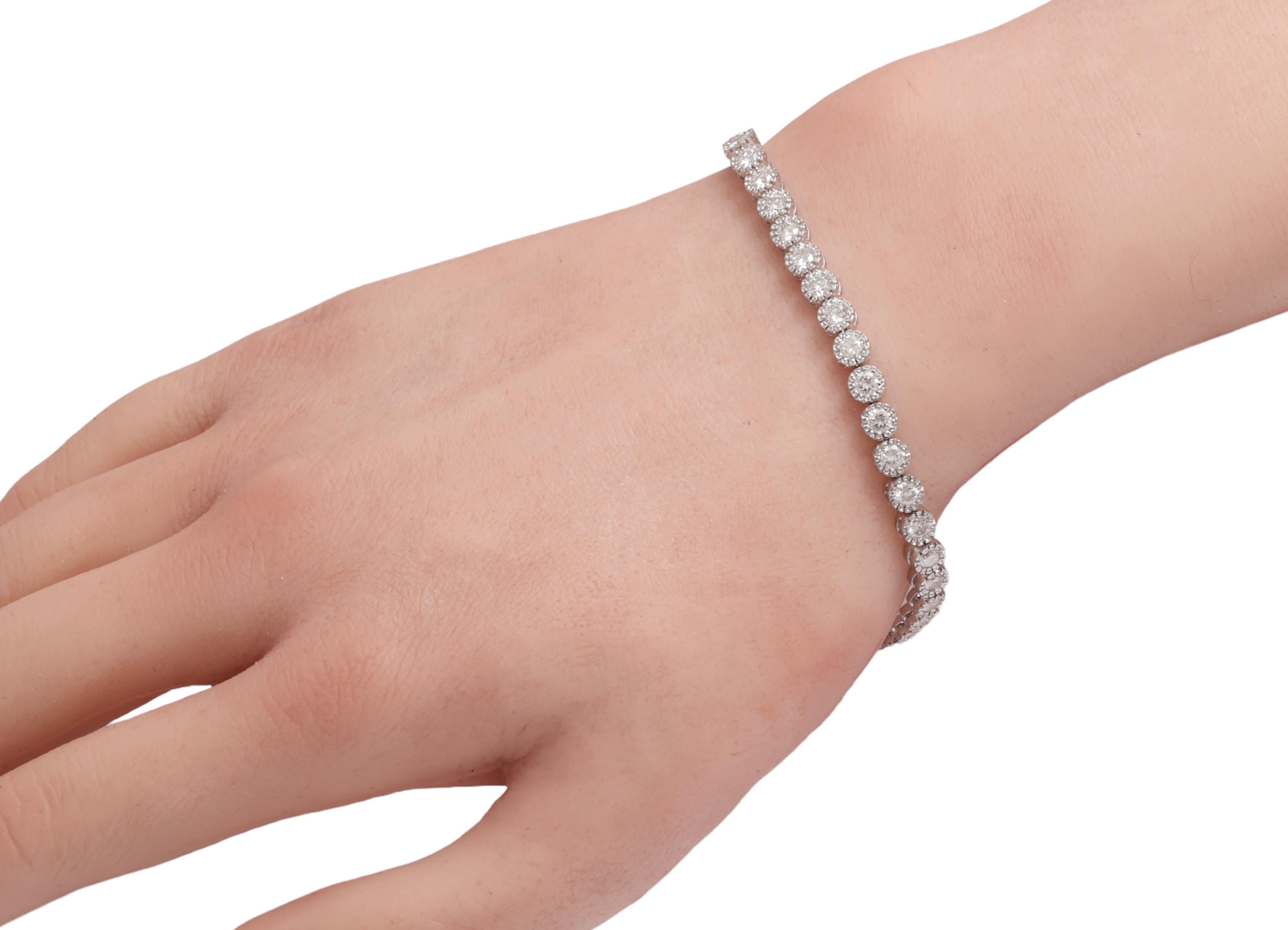Beautiful 18 kt. White Gold Tennis Bracelet With 4 ct. Diamonds For Sale 5