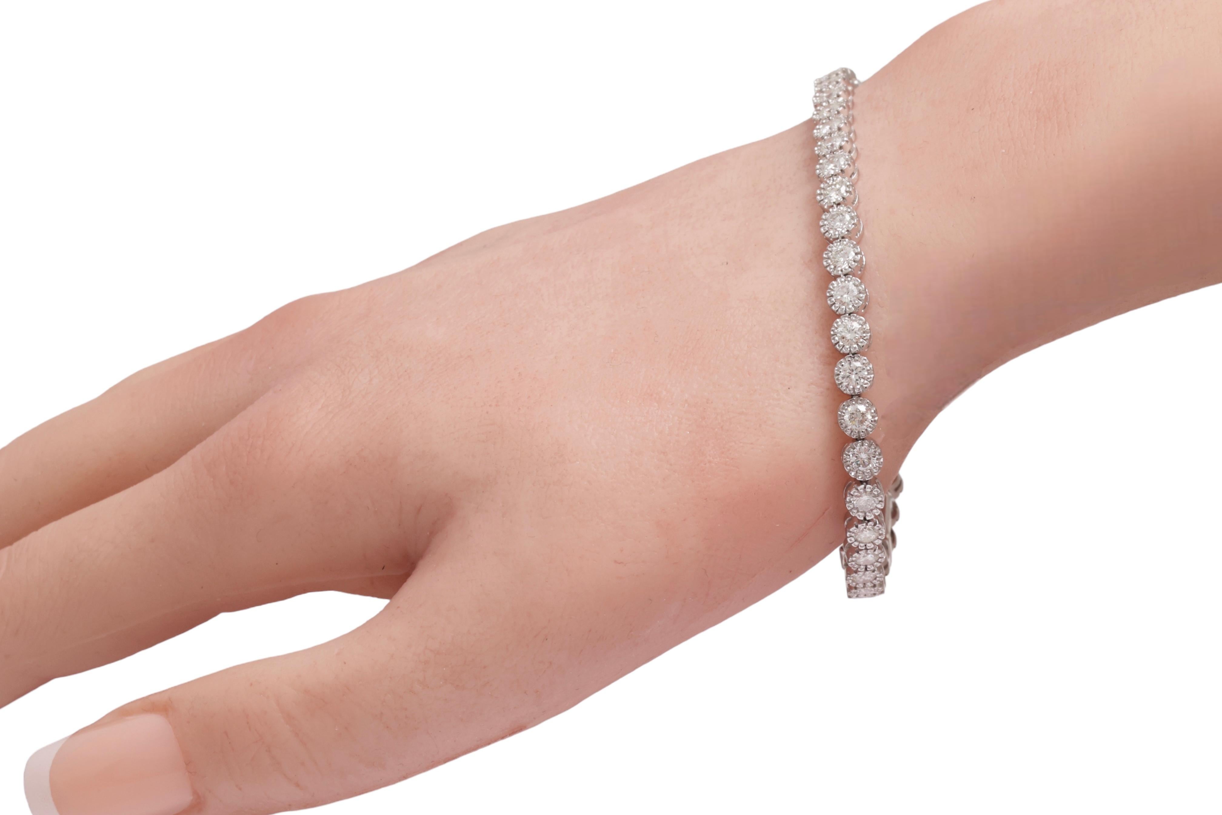 Beautiful 18 kt. White Gold Tennis Bracelet With 4 ct. Diamonds For Sale 6