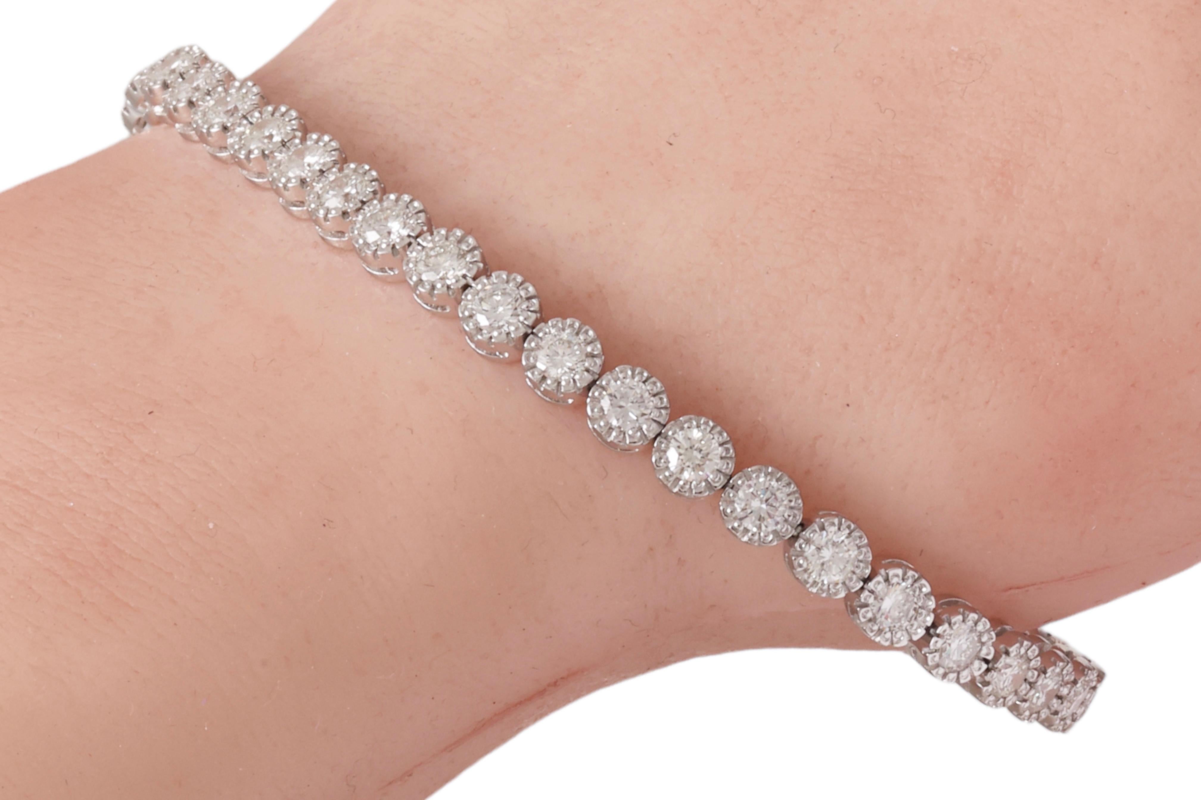 Beautiful 18 kt. White Gold Tennis Bracelet With 4 ct. Diamonds For Sale 7