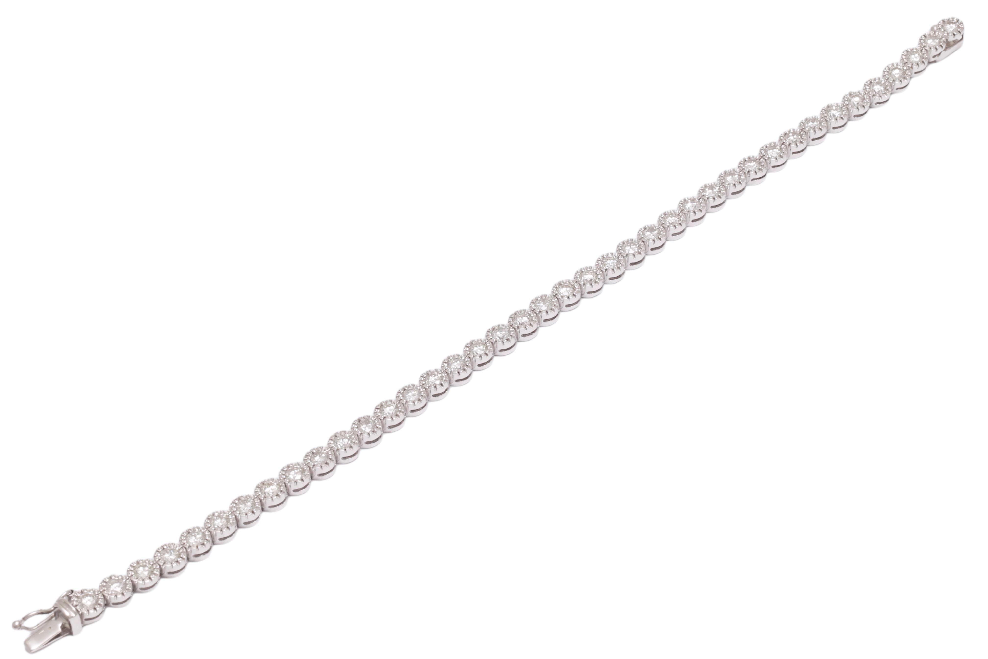 Beautiful 18 kt. White Gold Tennis Bracelet With 4 ct. Diamonds In New Condition For Sale In Antwerp, BE