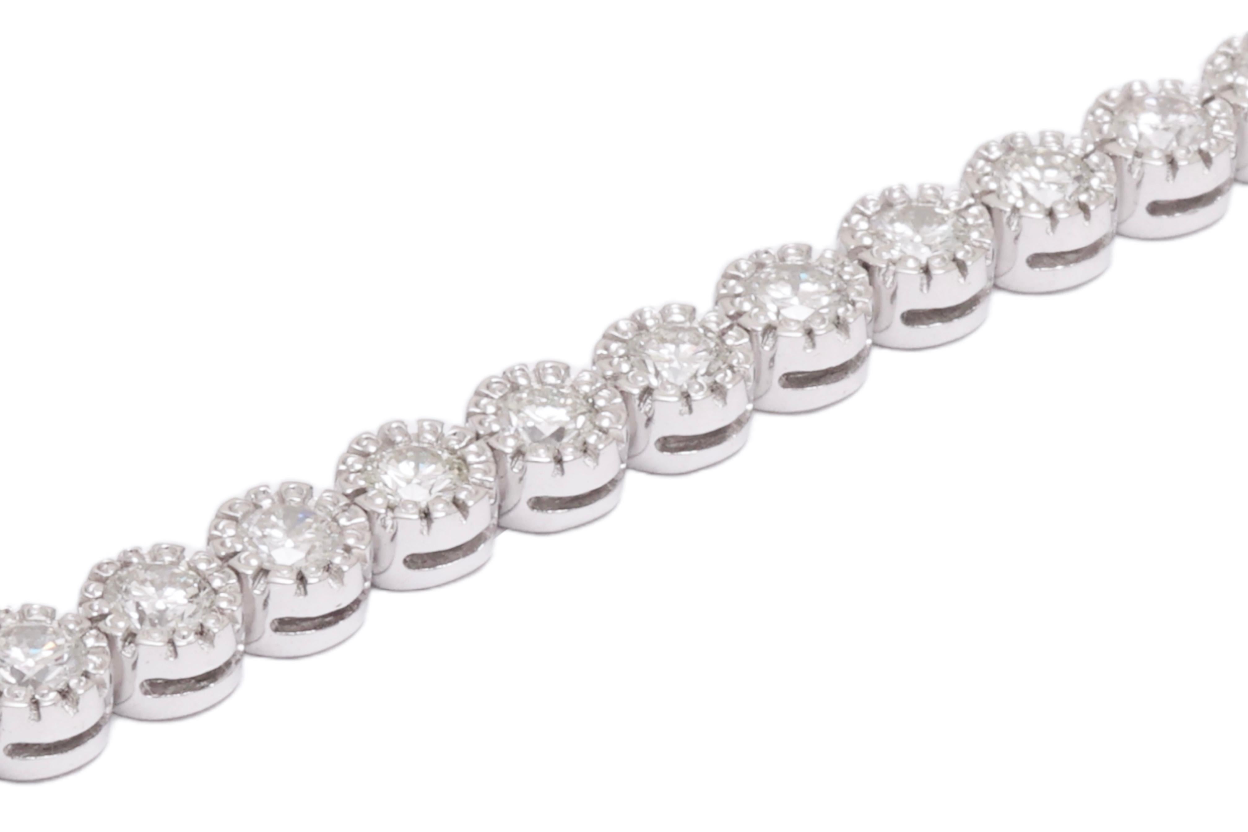 Women's or Men's Beautiful 18 kt. White Gold Tennis Bracelet With 4 ct. Diamonds For Sale
