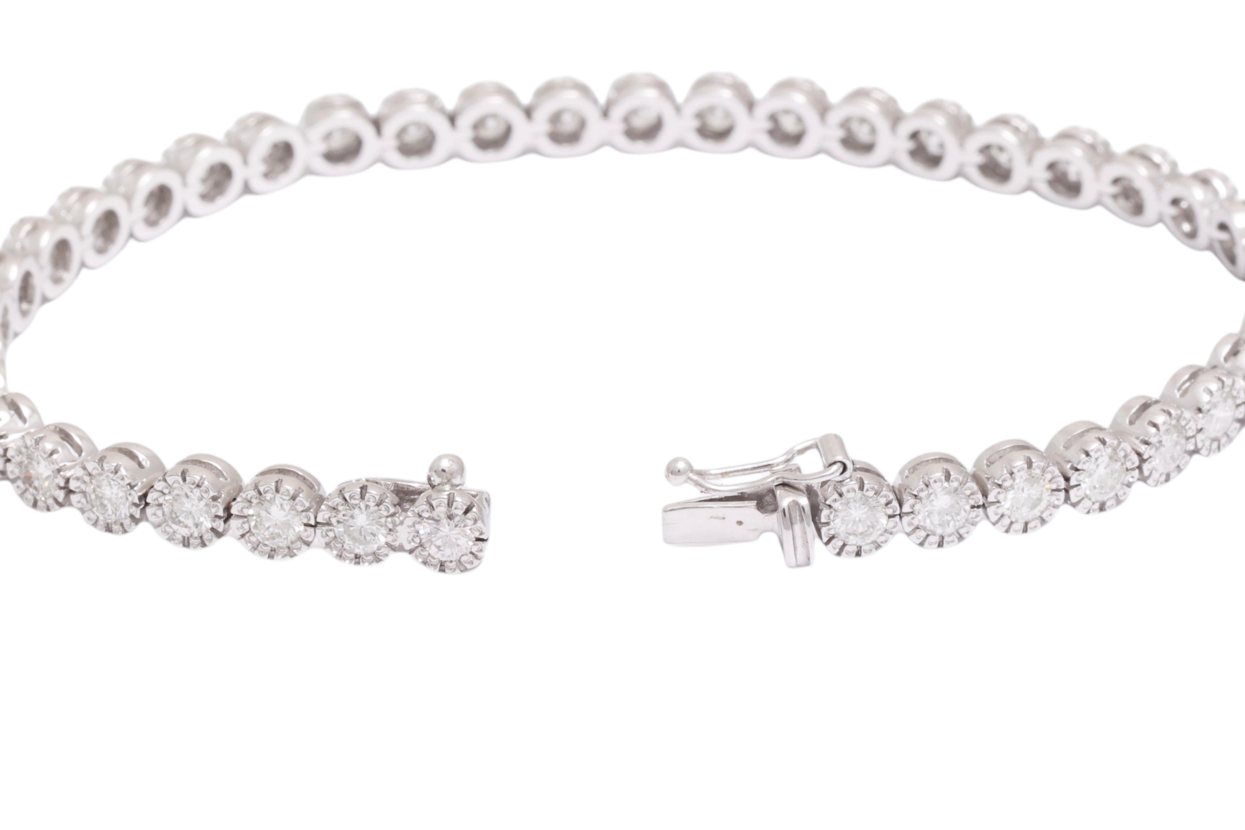Beautiful 18 kt. White Gold Tennis Bracelet With 4 ct. Diamonds For Sale 1